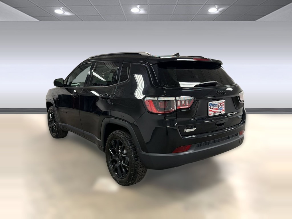 Used 2023 Jeep Compass Altitude