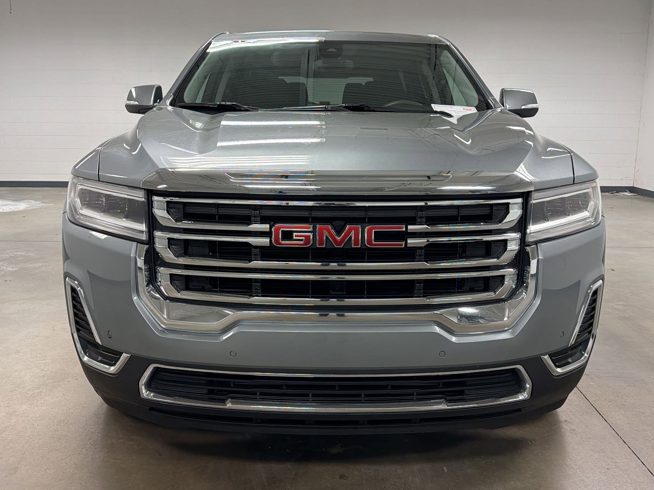 2023 GMC Acadia SLE photo 4