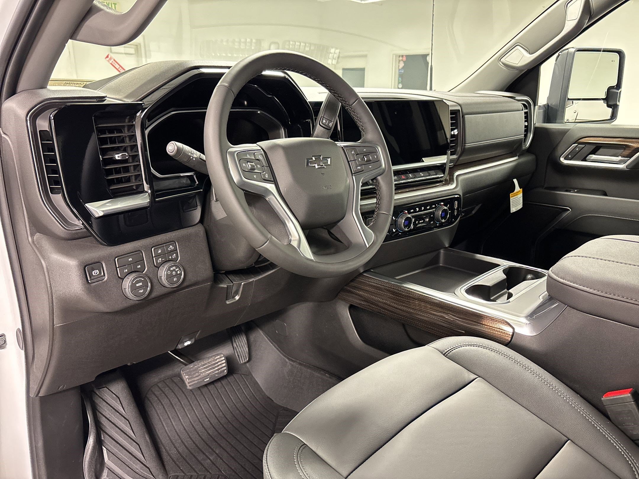 2026 Chevrolet Silverado 2500 HD LT photo 2