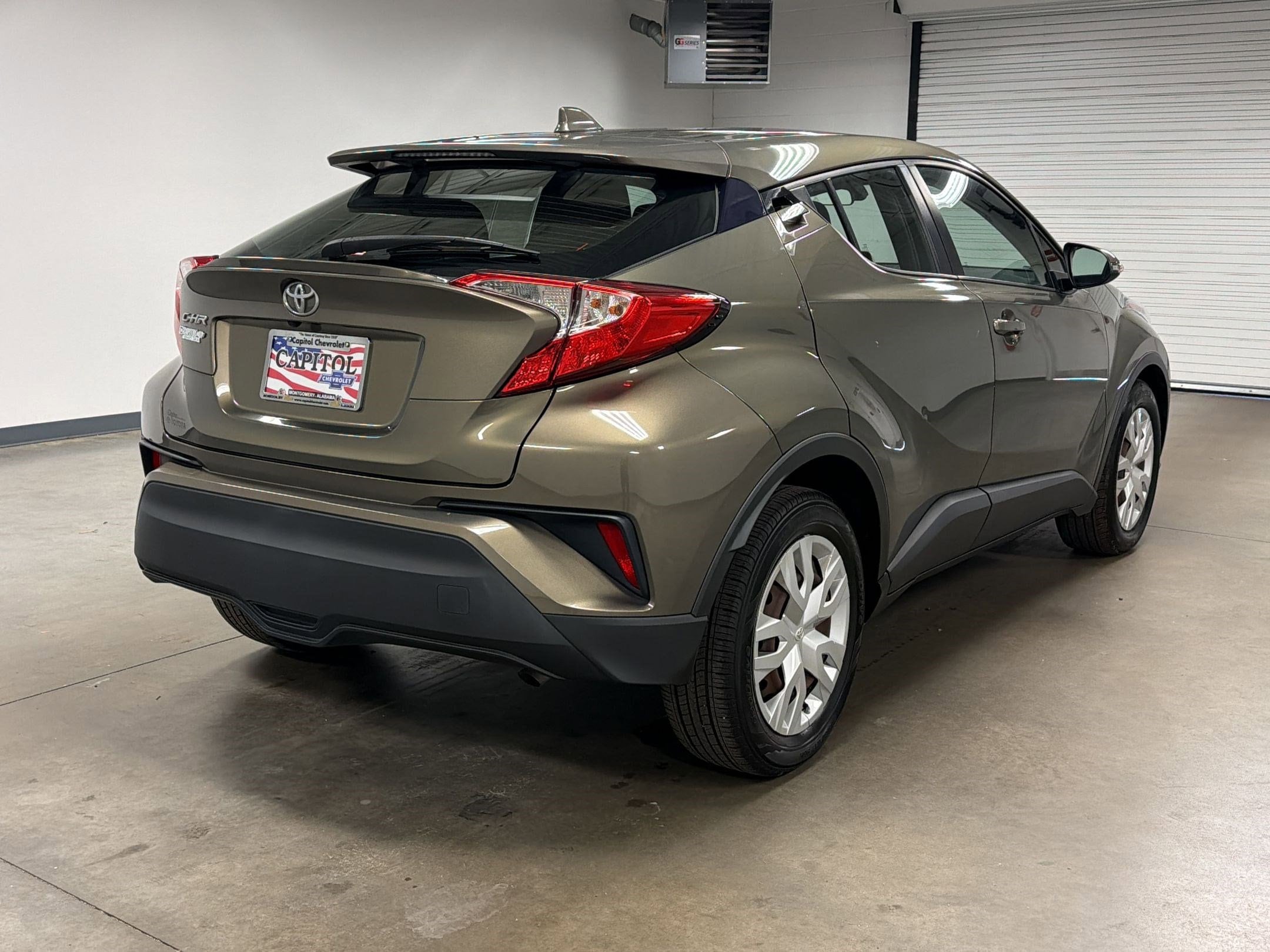 2021 Toyota C-HR LE photo 3