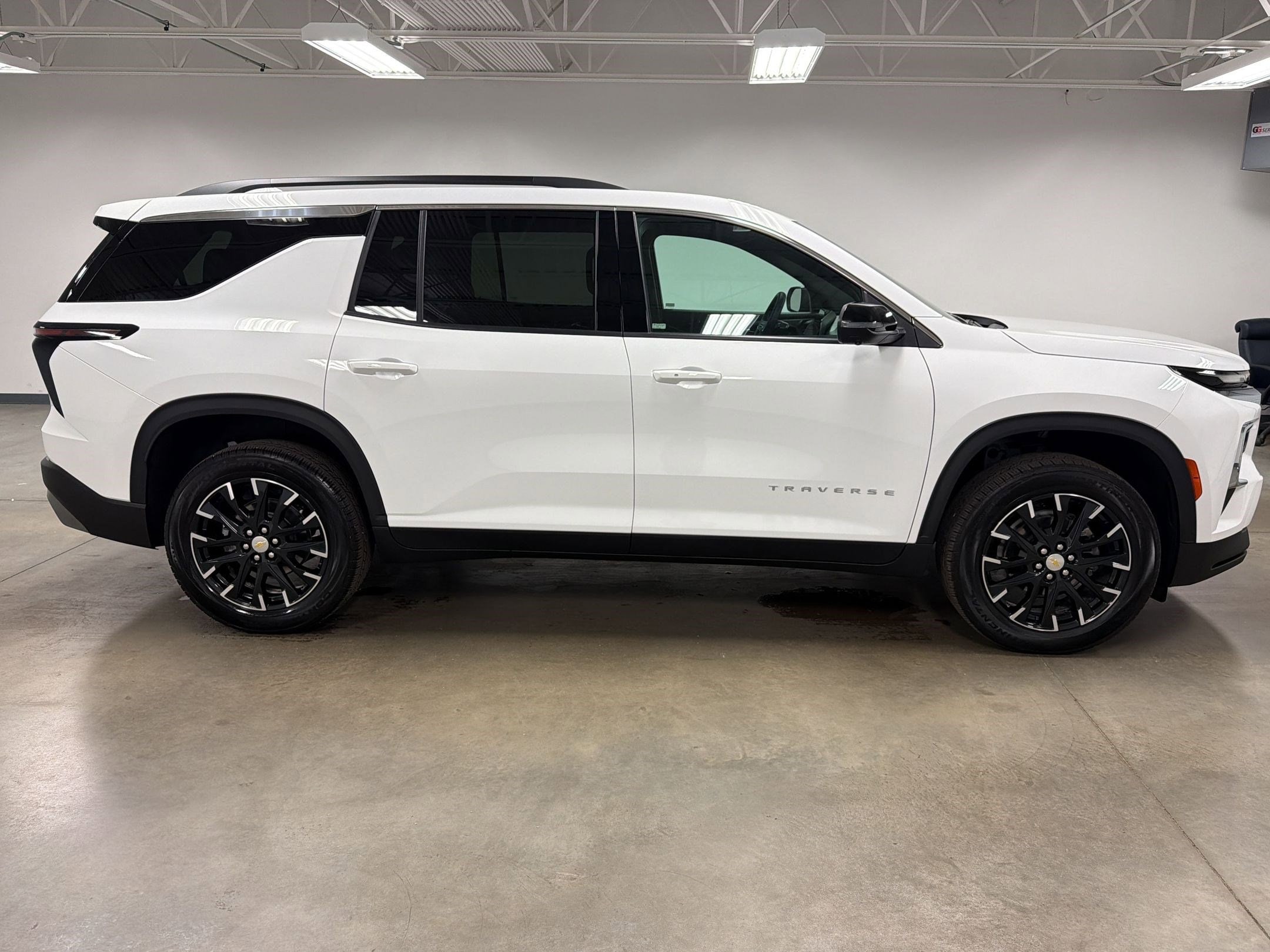 2026 Chevrolet Traverse LT photo 3