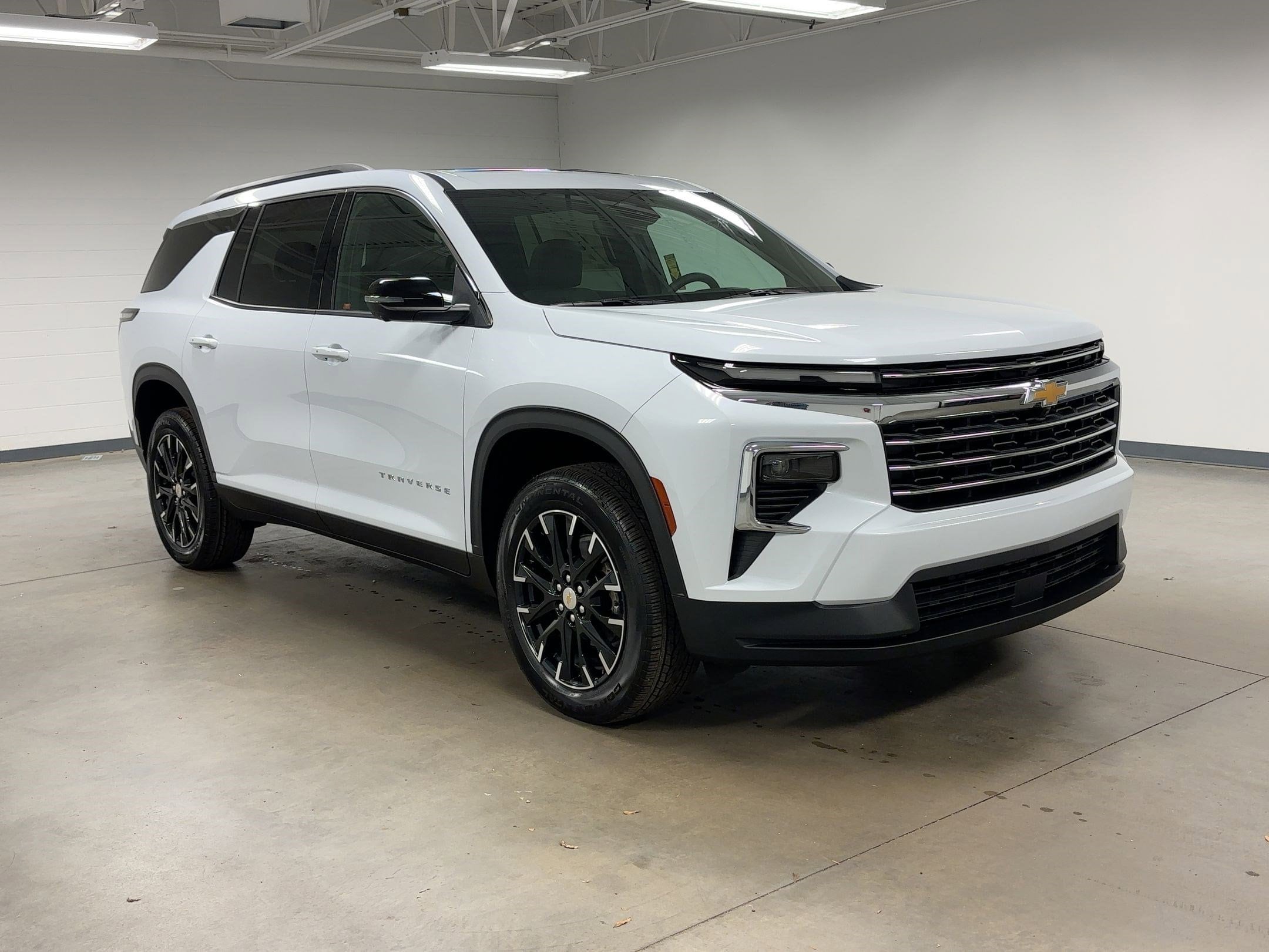 2026 Chevrolet Traverse LT photo 4