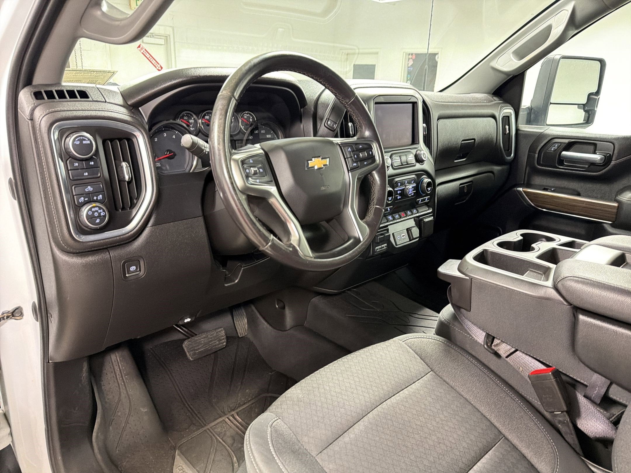2021 Chevrolet Silverado 2500 HD LT photo 2