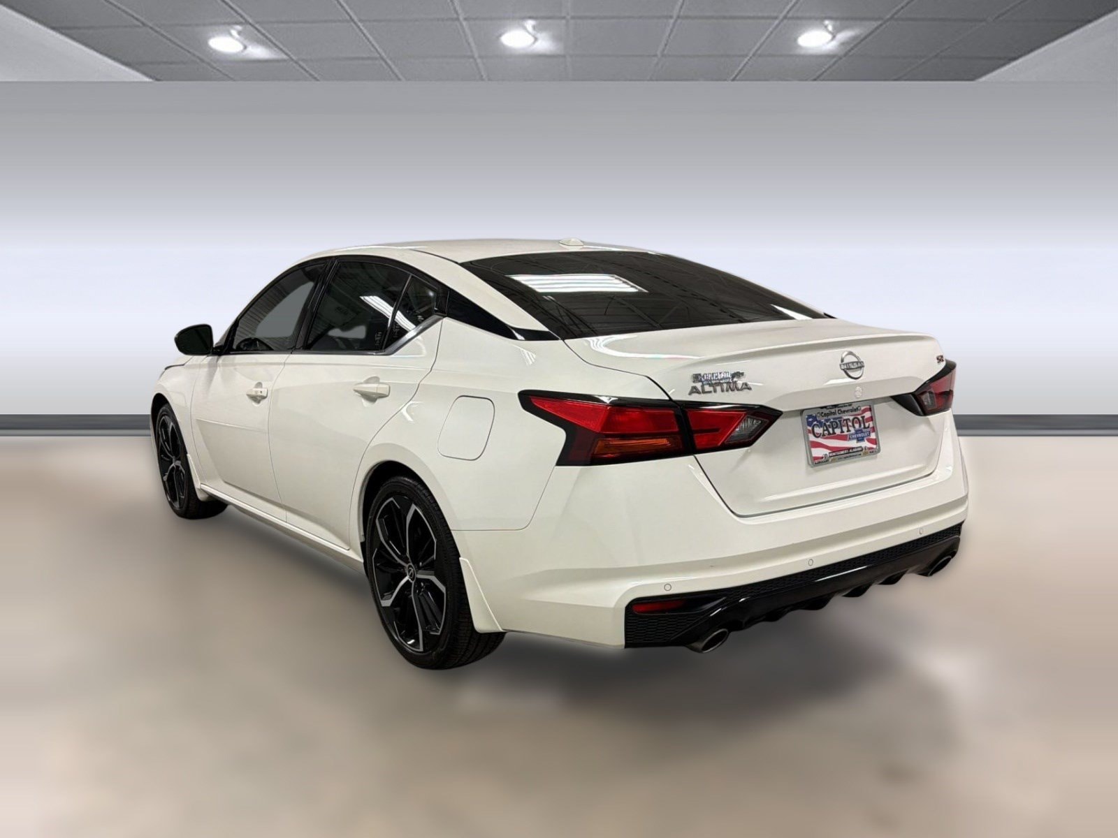 Altima SR FWD Sedan