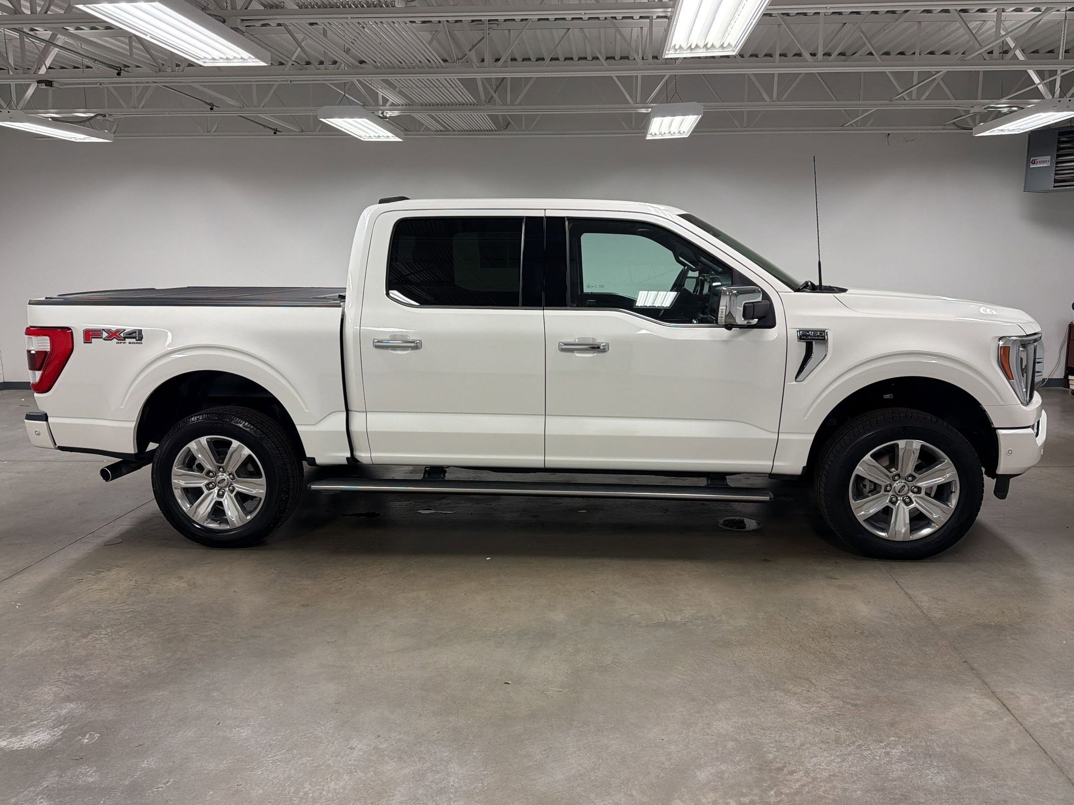 2023 Ford F-150 Platinum photo 5
