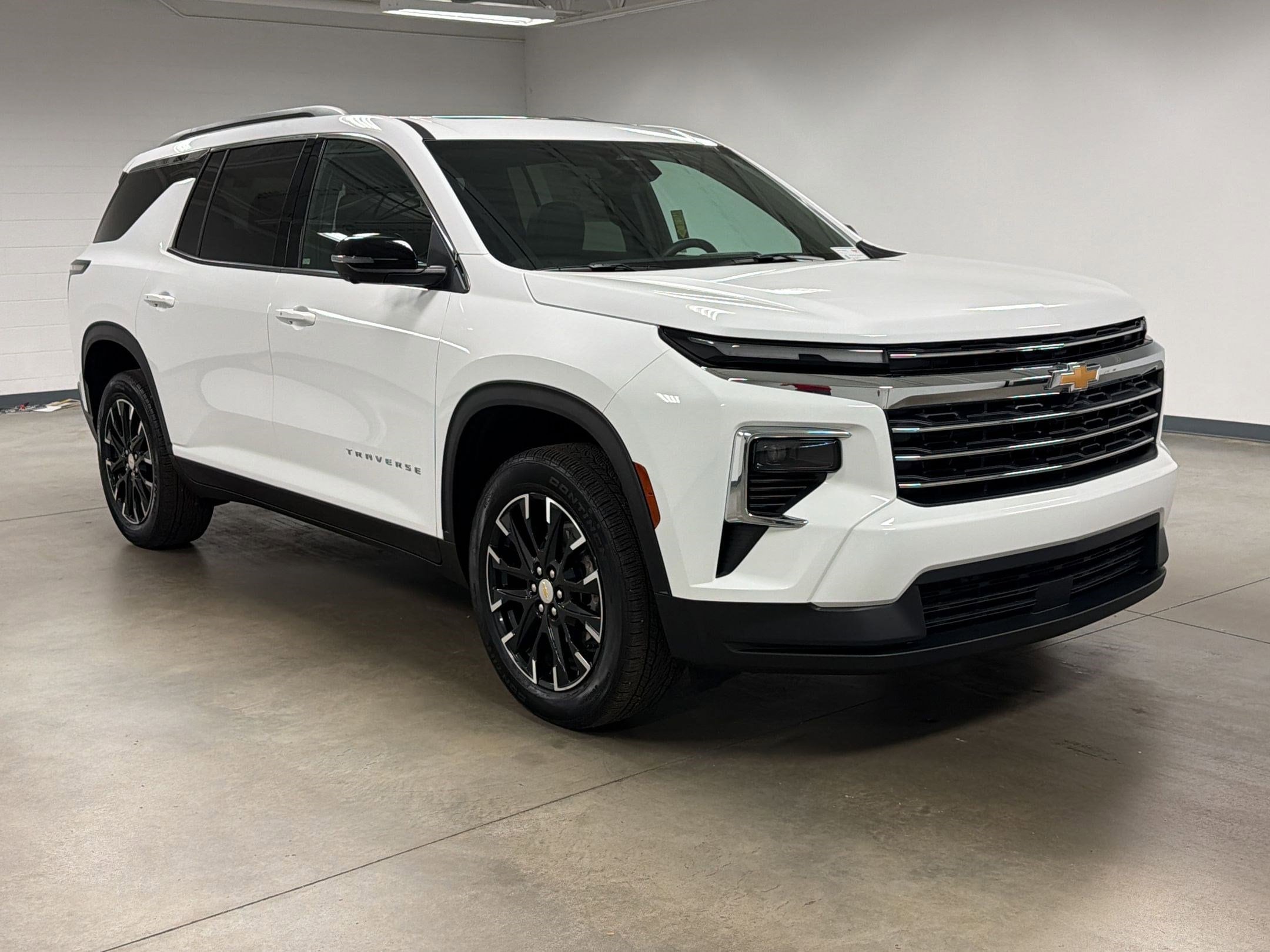 2026 Chevrolet Traverse LT photo 5