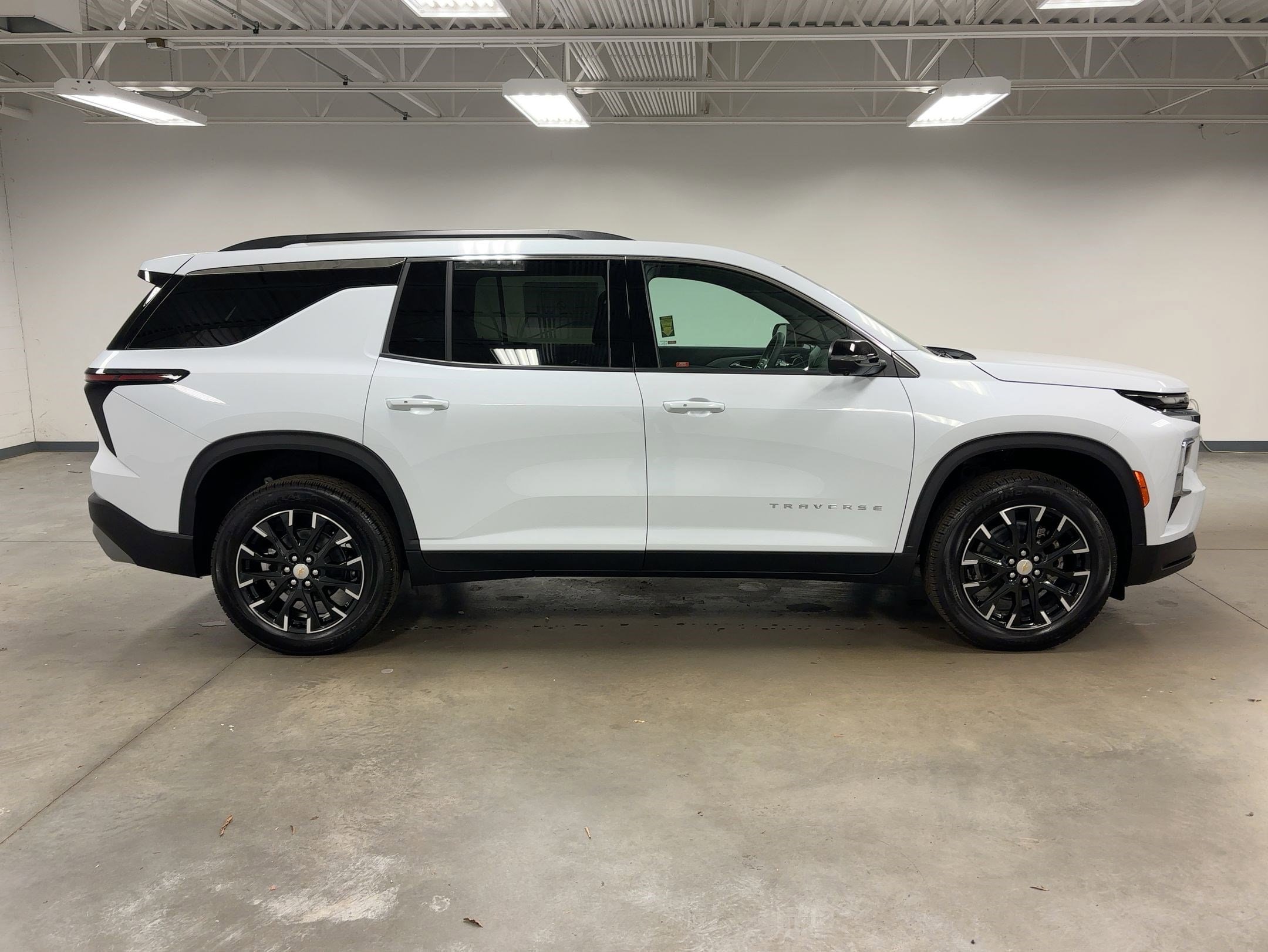 2026 Chevrolet Traverse LT photo 5