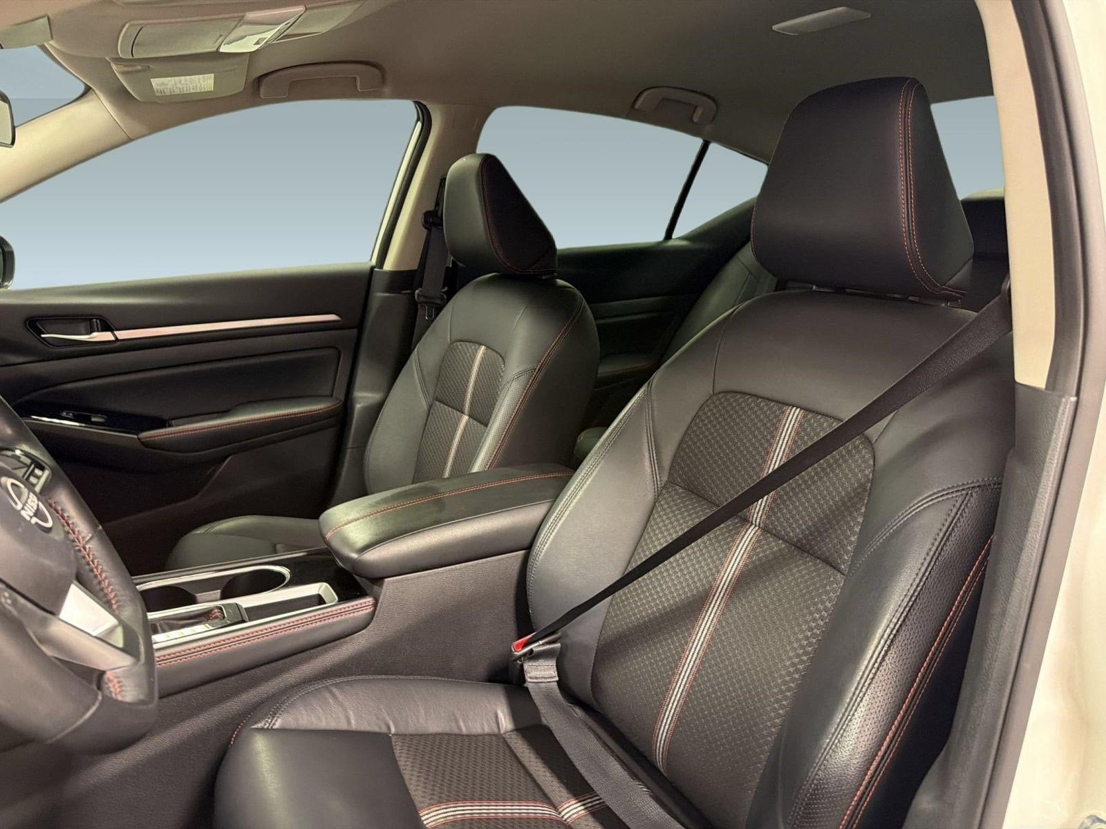 Altima SR FWD Sedan