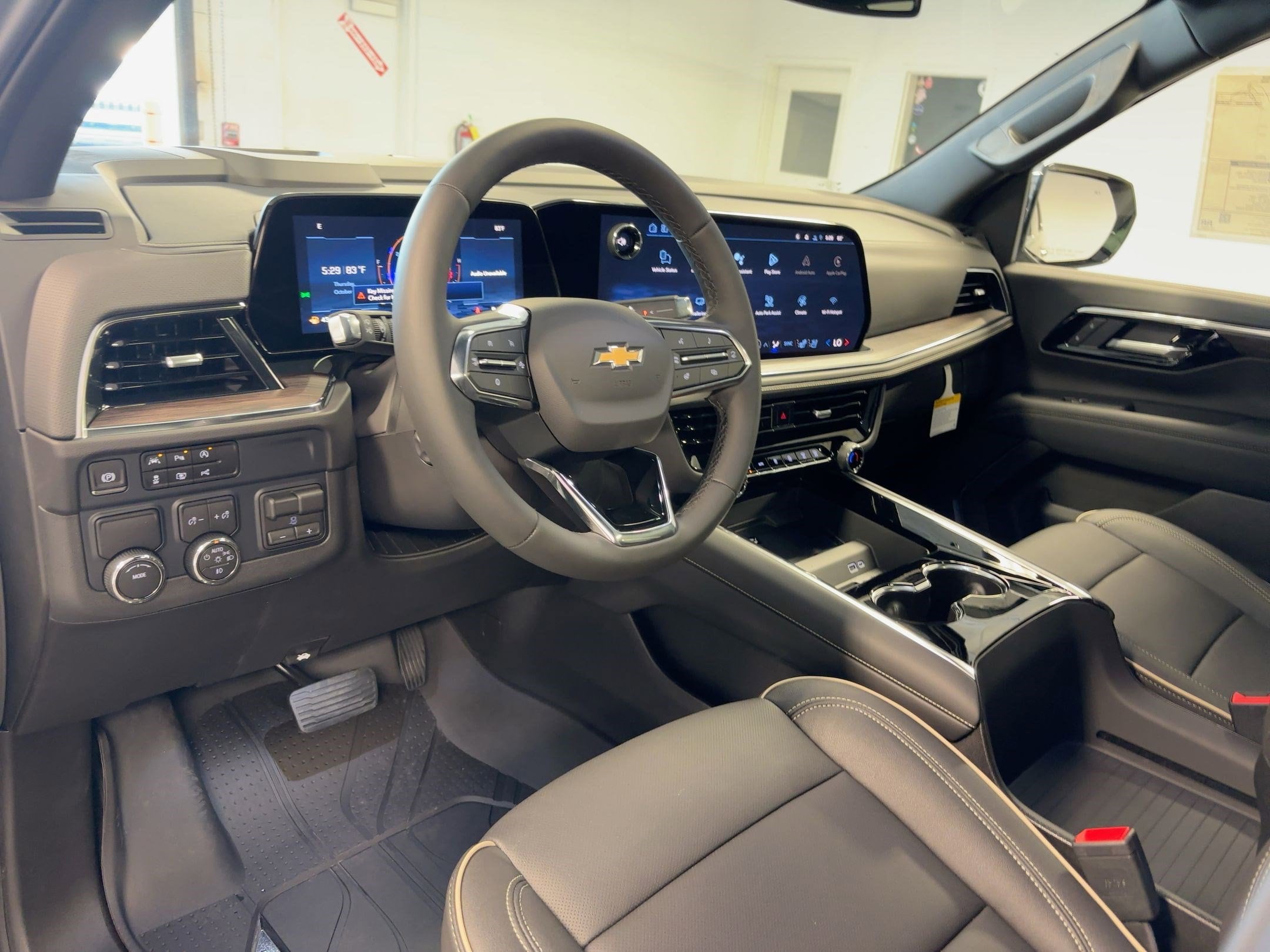 2026 Chevrolet Suburban Premier photo 2