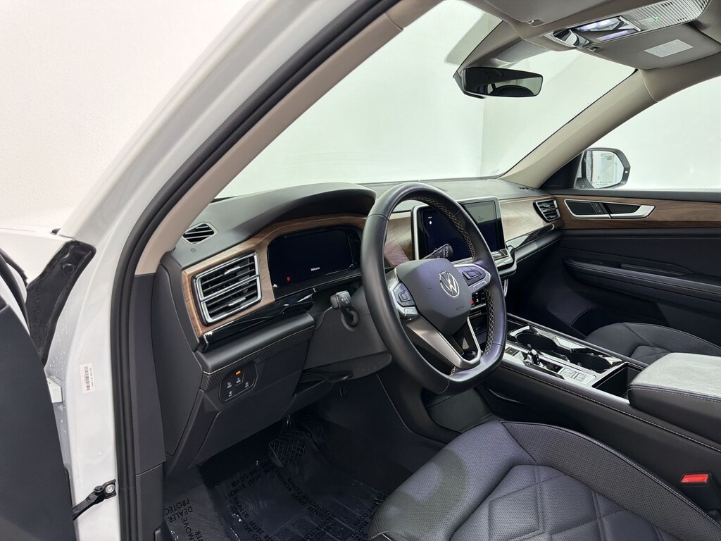 Used 2025 Volkswagen Atlas 2.0T SE w/Technology