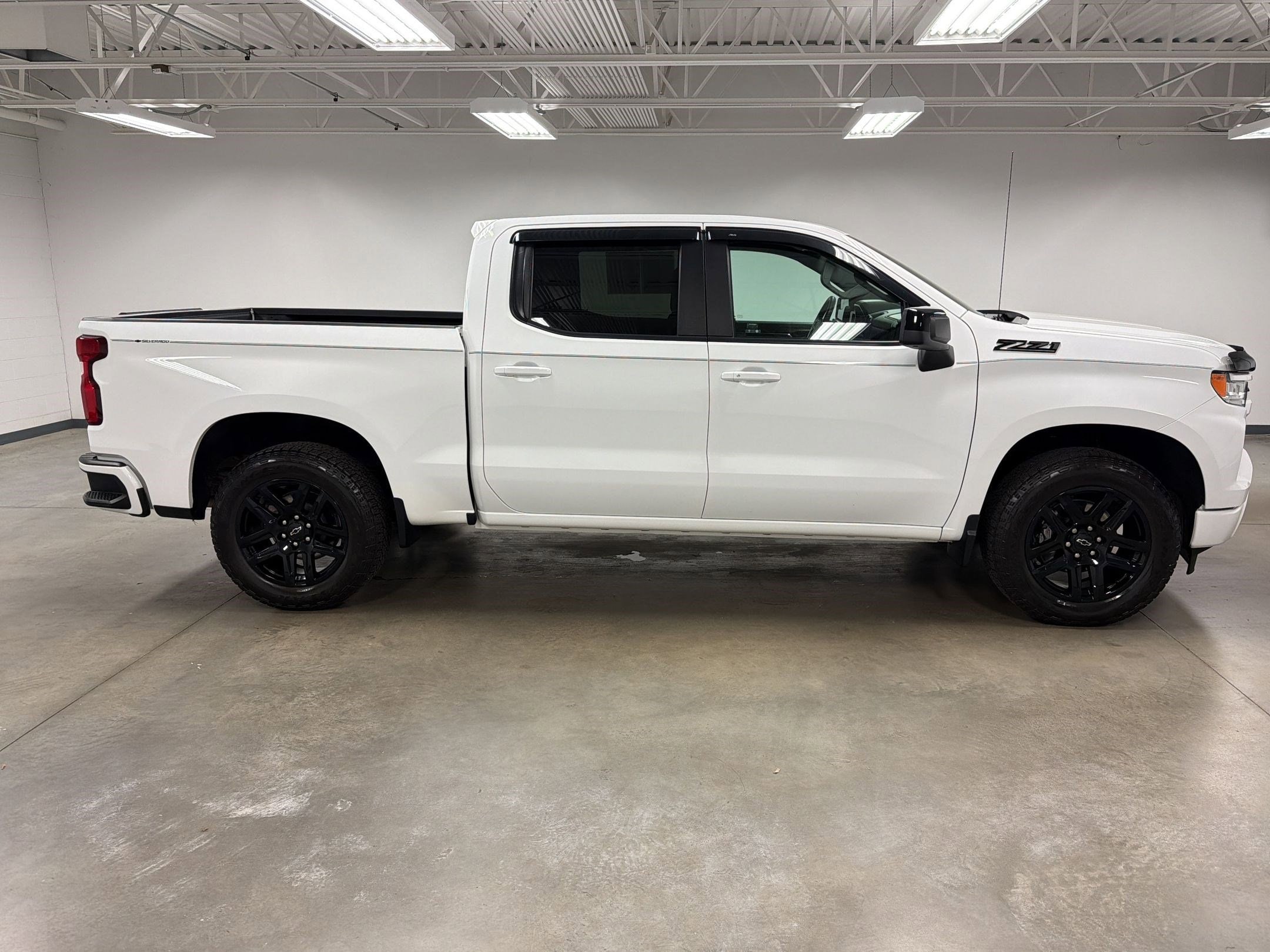 2023 Chevrolet Silverado 1500 RST photo 6