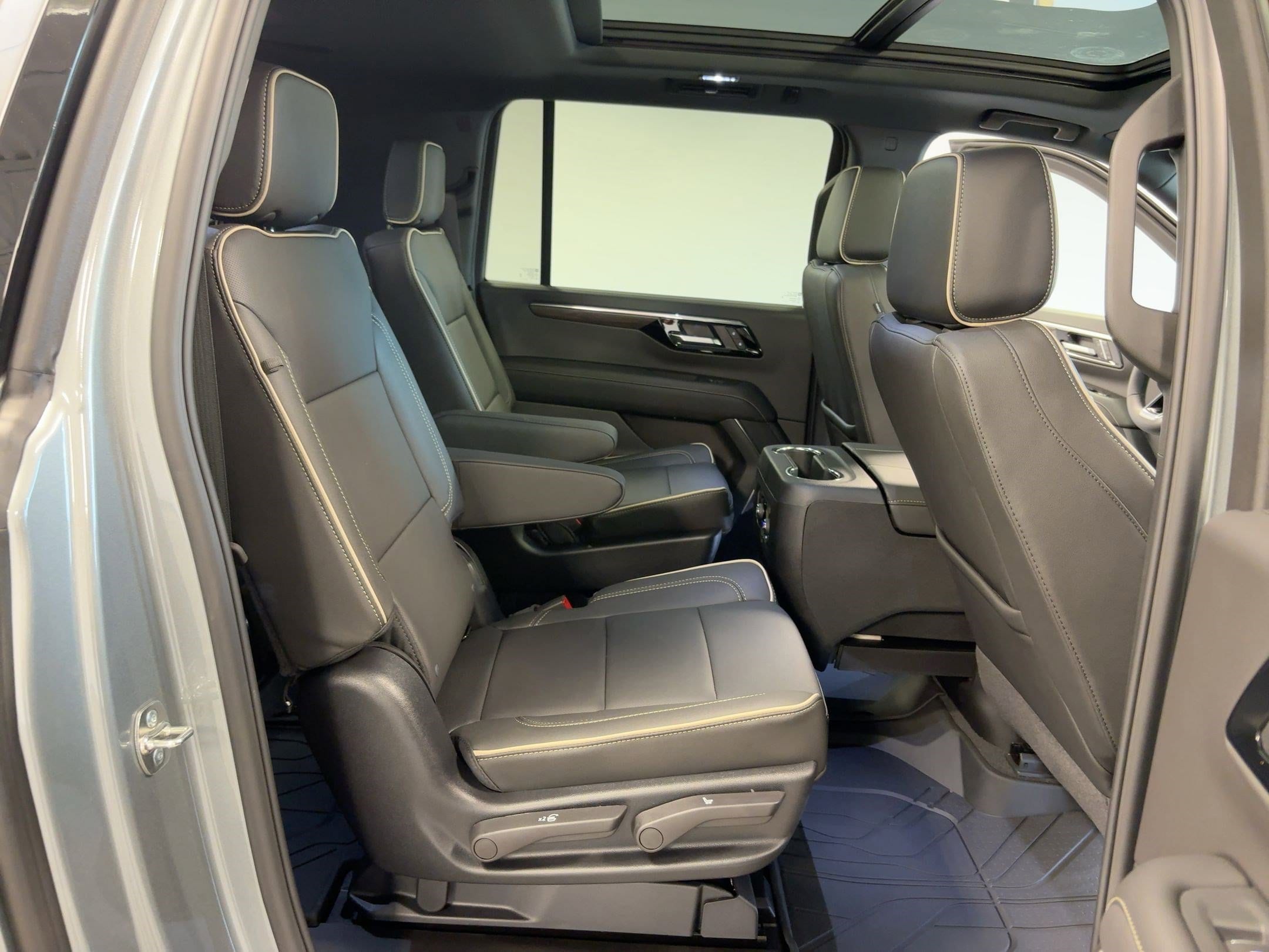 2026 Chevrolet Suburban Premier - Photo 30