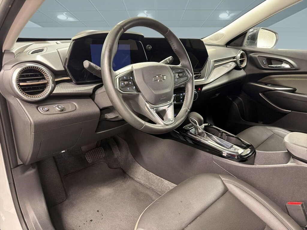 Used 2025 Chevrolet Trax Activ SUV