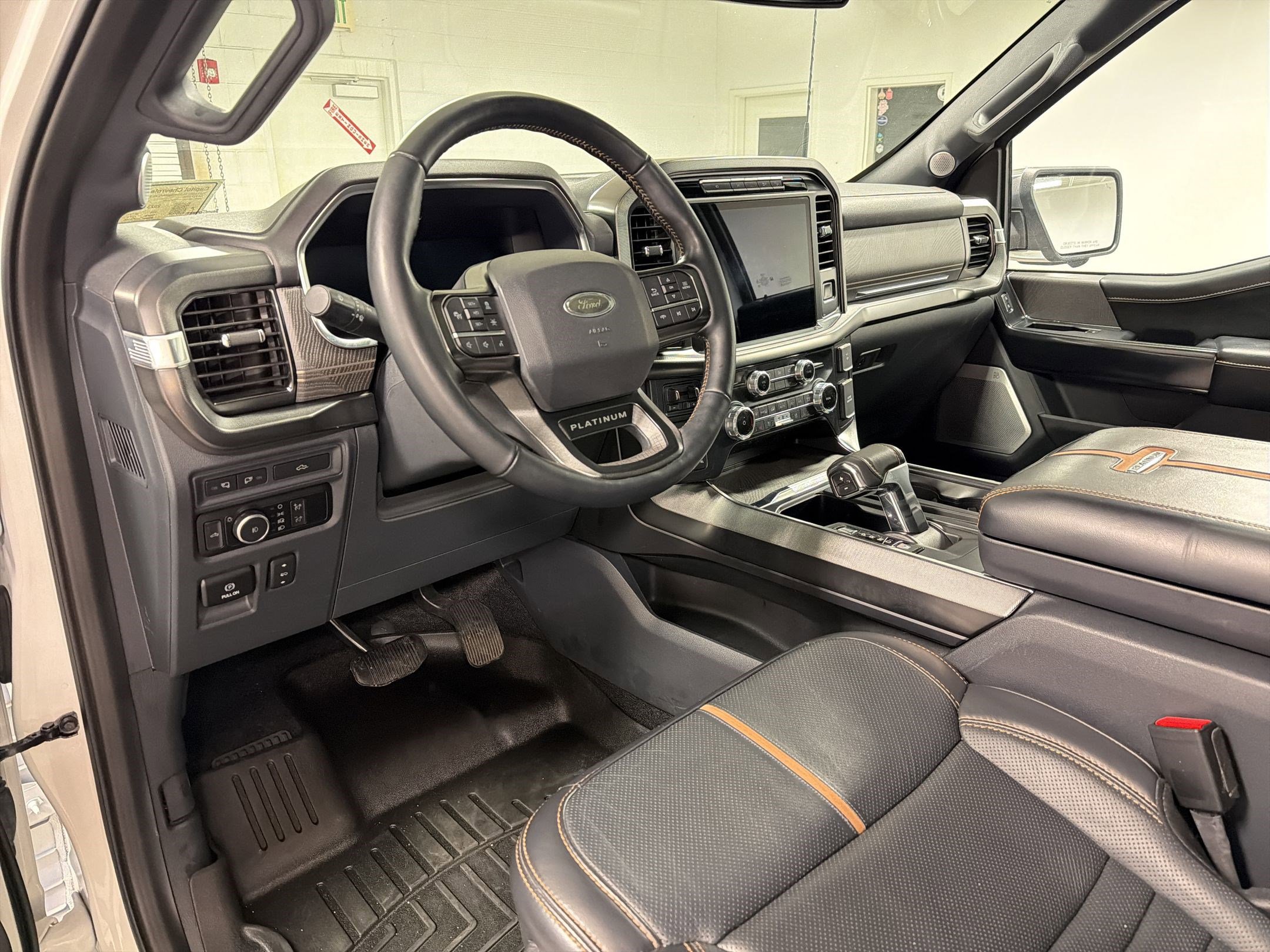 2023 Ford F-150 Platinum photo 2