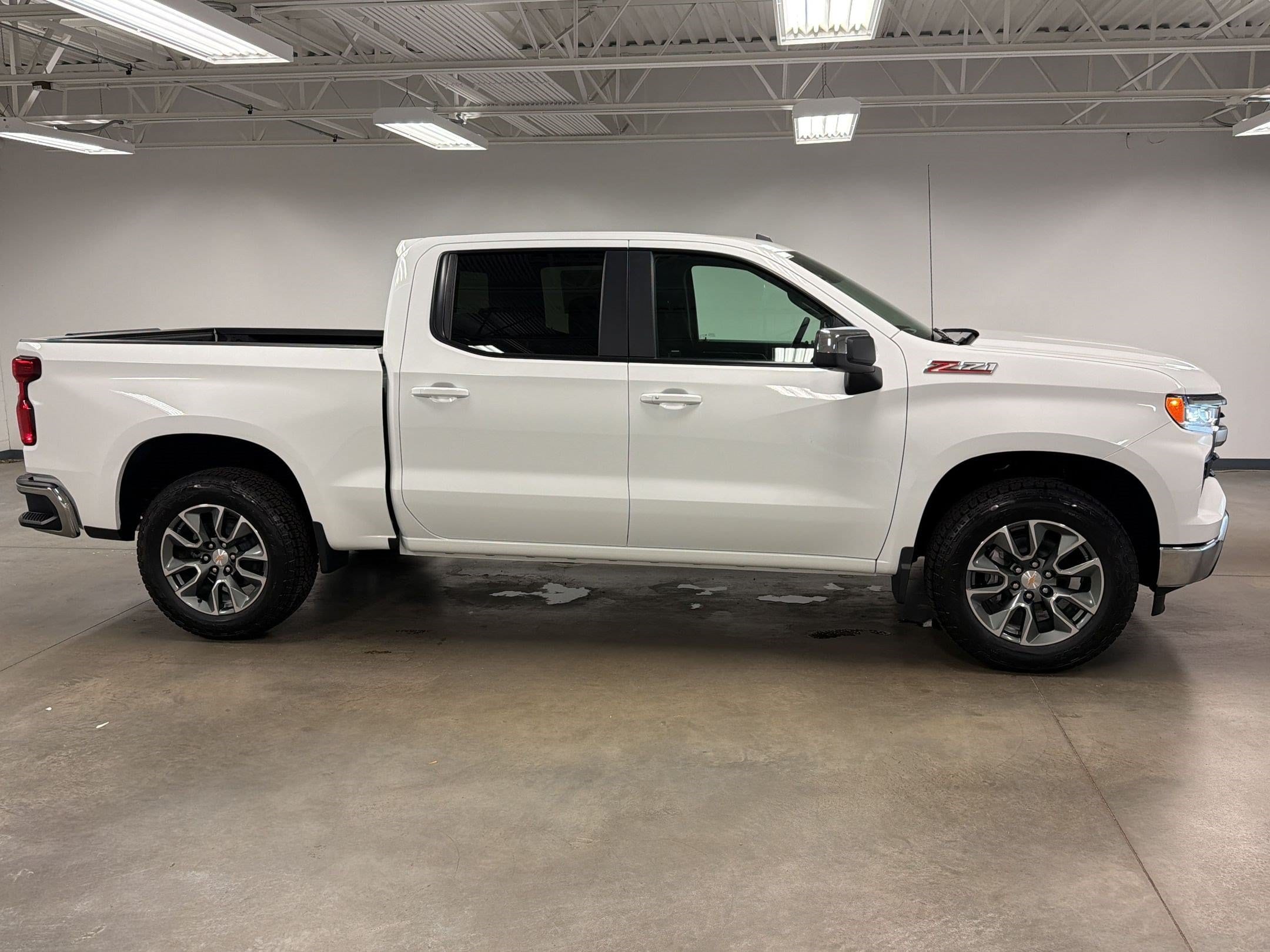 2026 Chevrolet Silverado 1500 LT - Photo 6