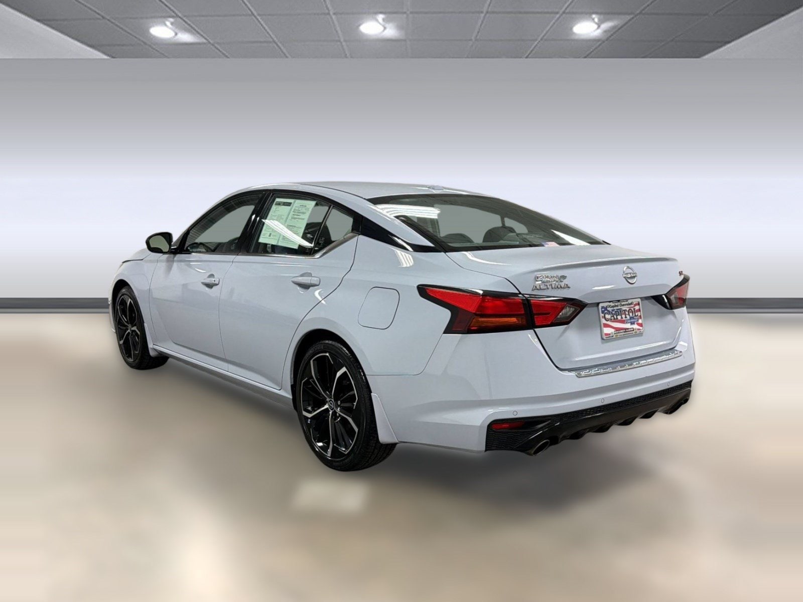 Altima SR FWD Sedan