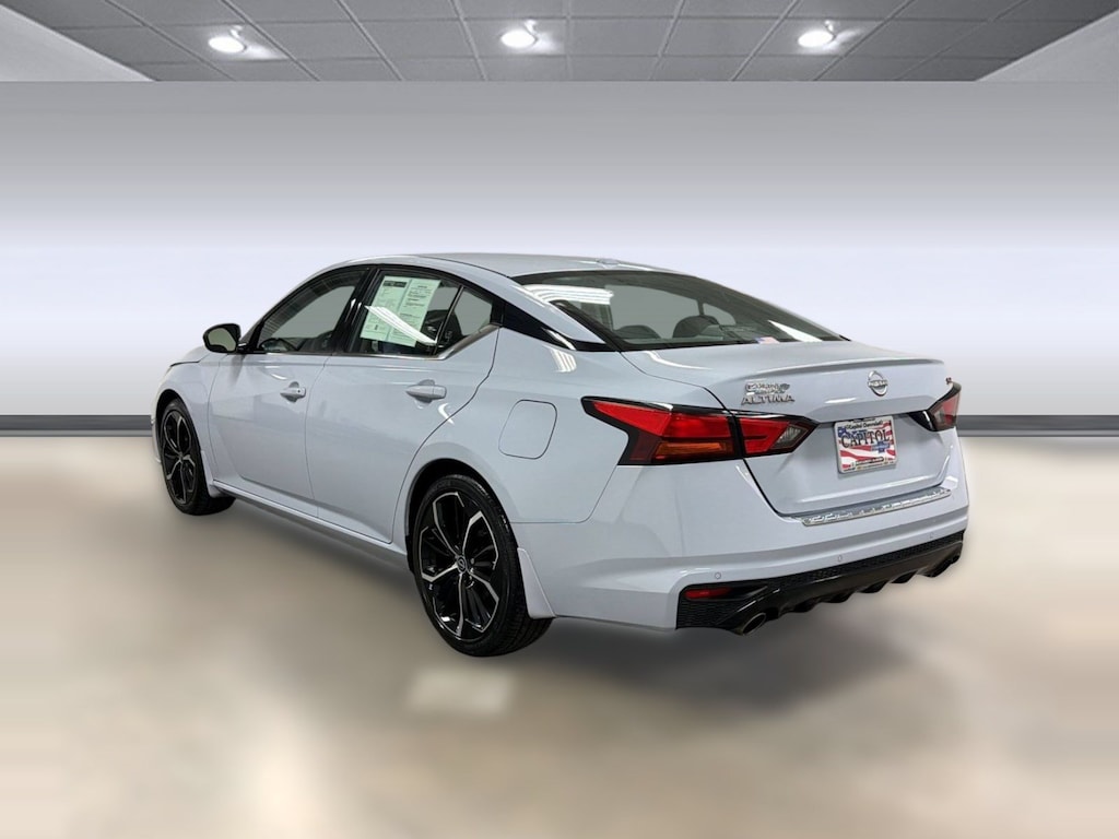 Used 2023 Nissan Altima SR FWD Sedan