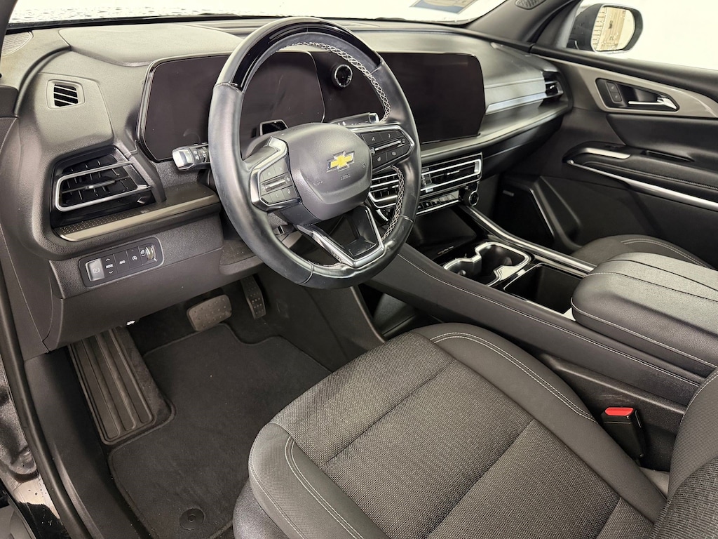 Used 2025 Chevrolet Traverse LT SUV