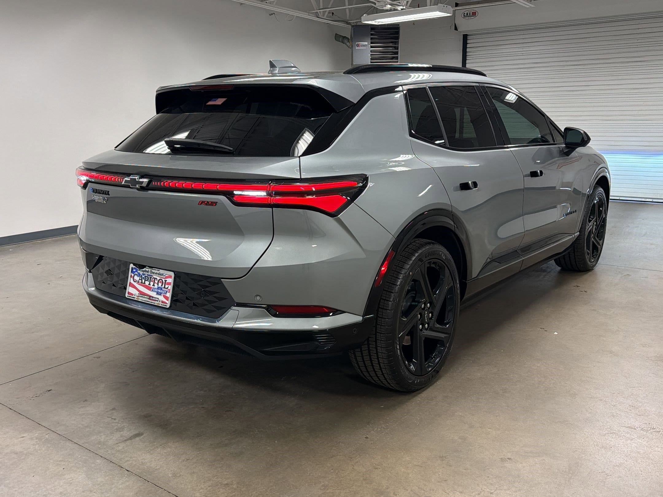 2024 Chevrolet Equinox EV RS photo 3