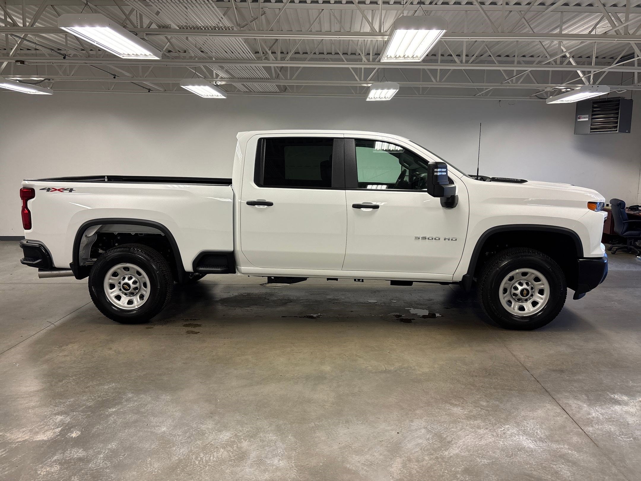 2025 Chevrolet Silverado 3500 HD WT photo 5