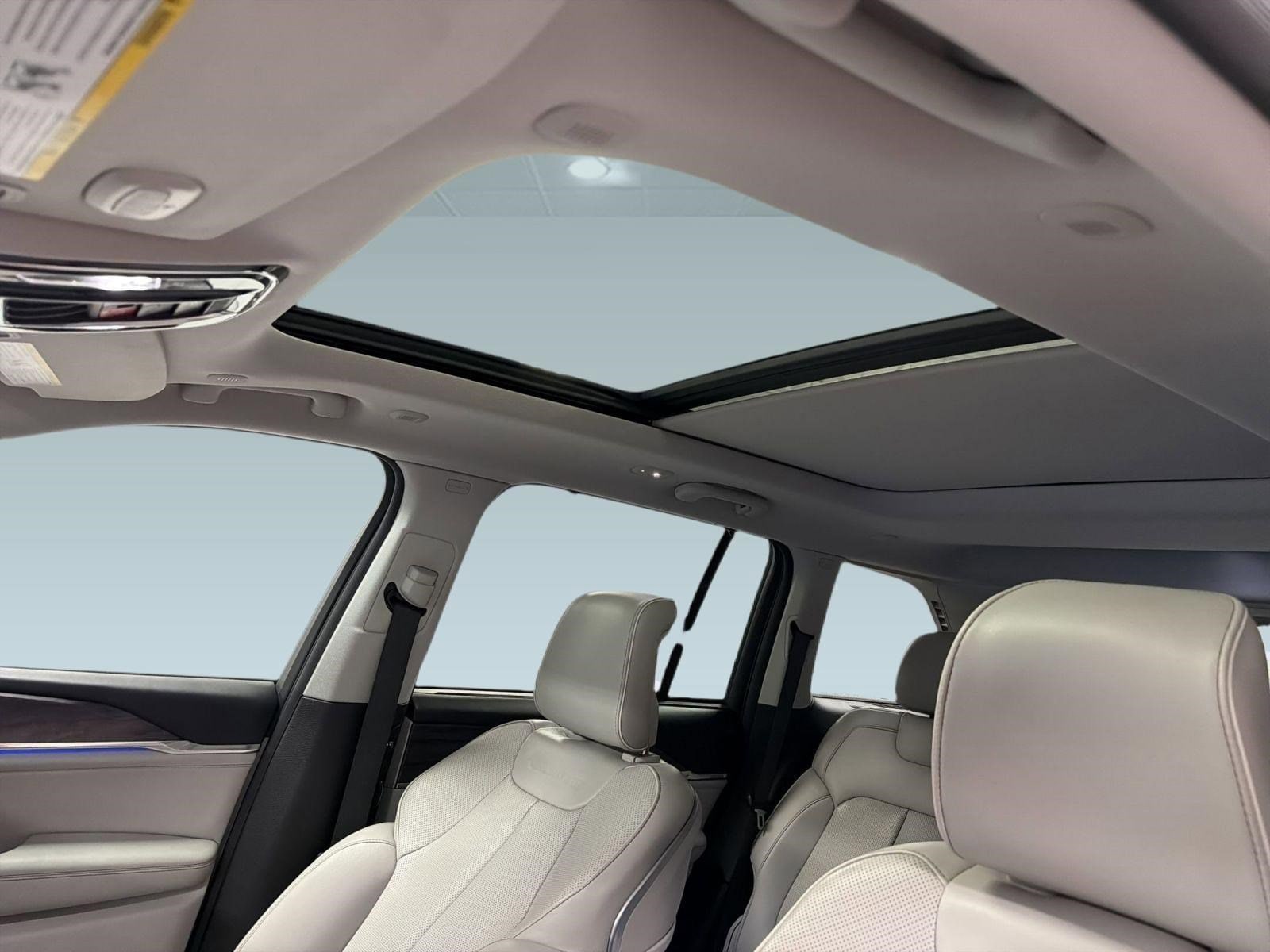 2023 Jeep Grand Cherokee Overland - Photo 15