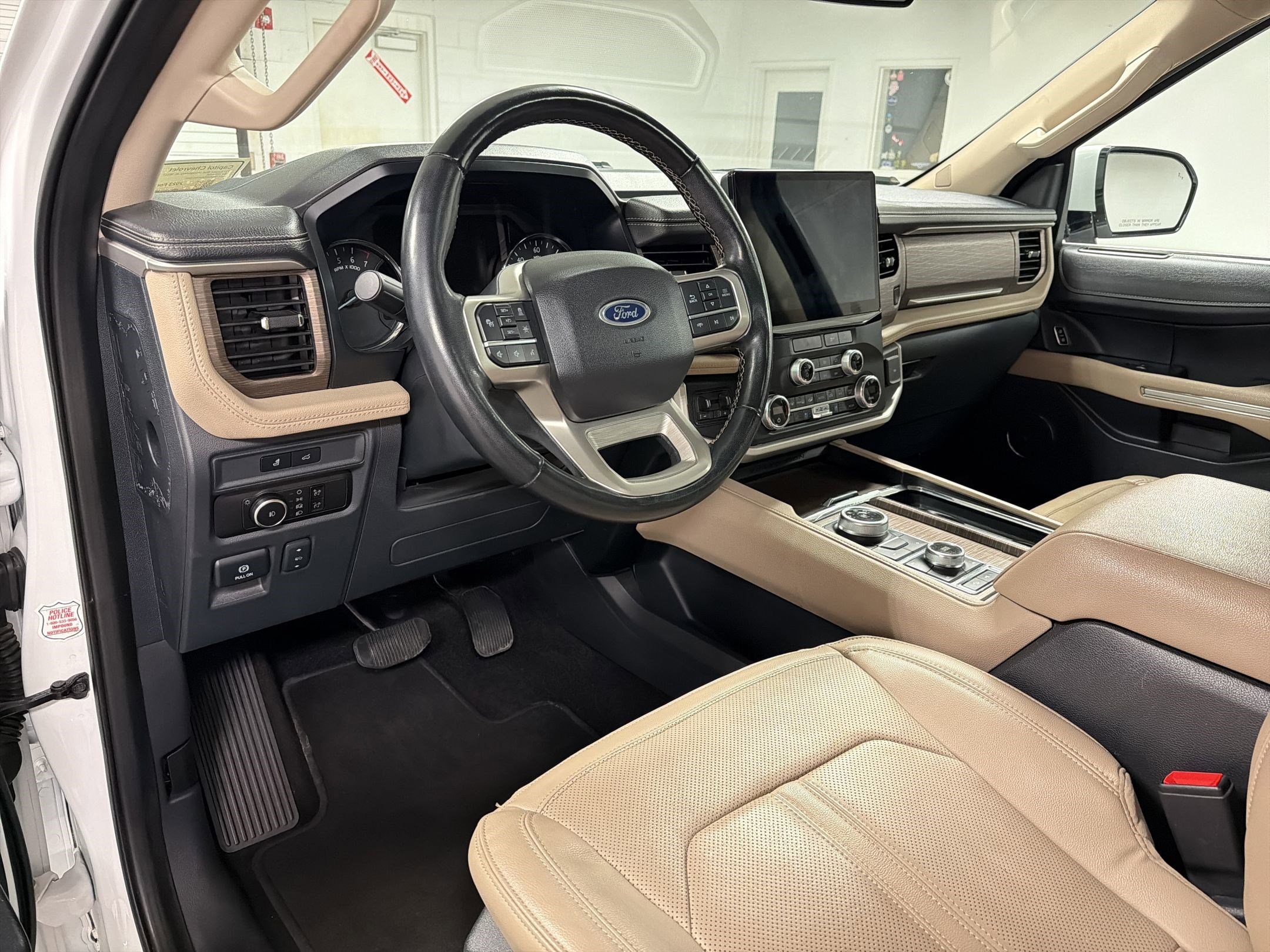 2023 Ford Expedition Limited MAX photo 2