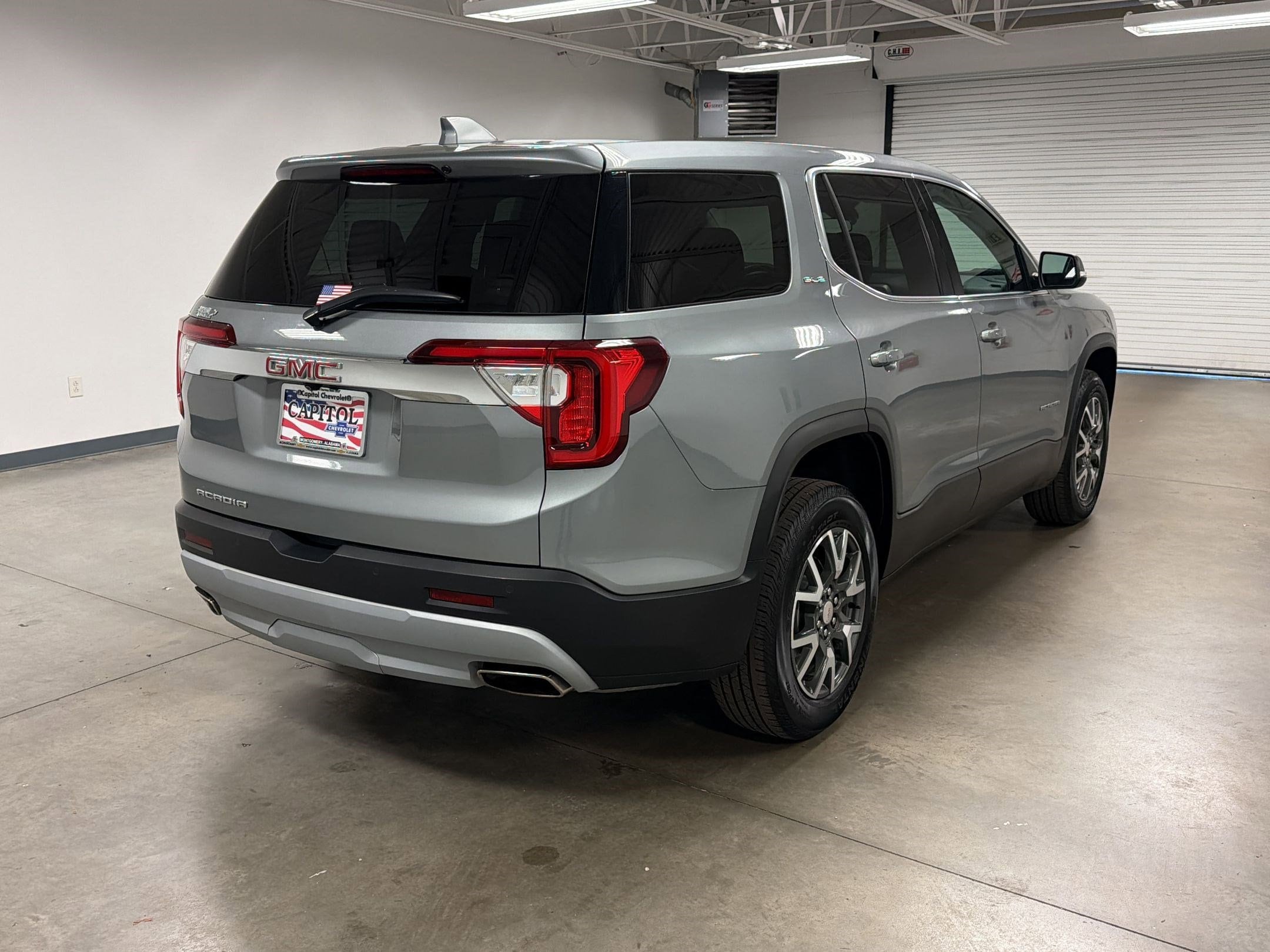2023 GMC Acadia SLE photo 3