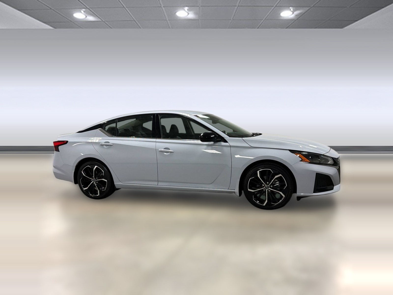 Altima SR FWD Sedan