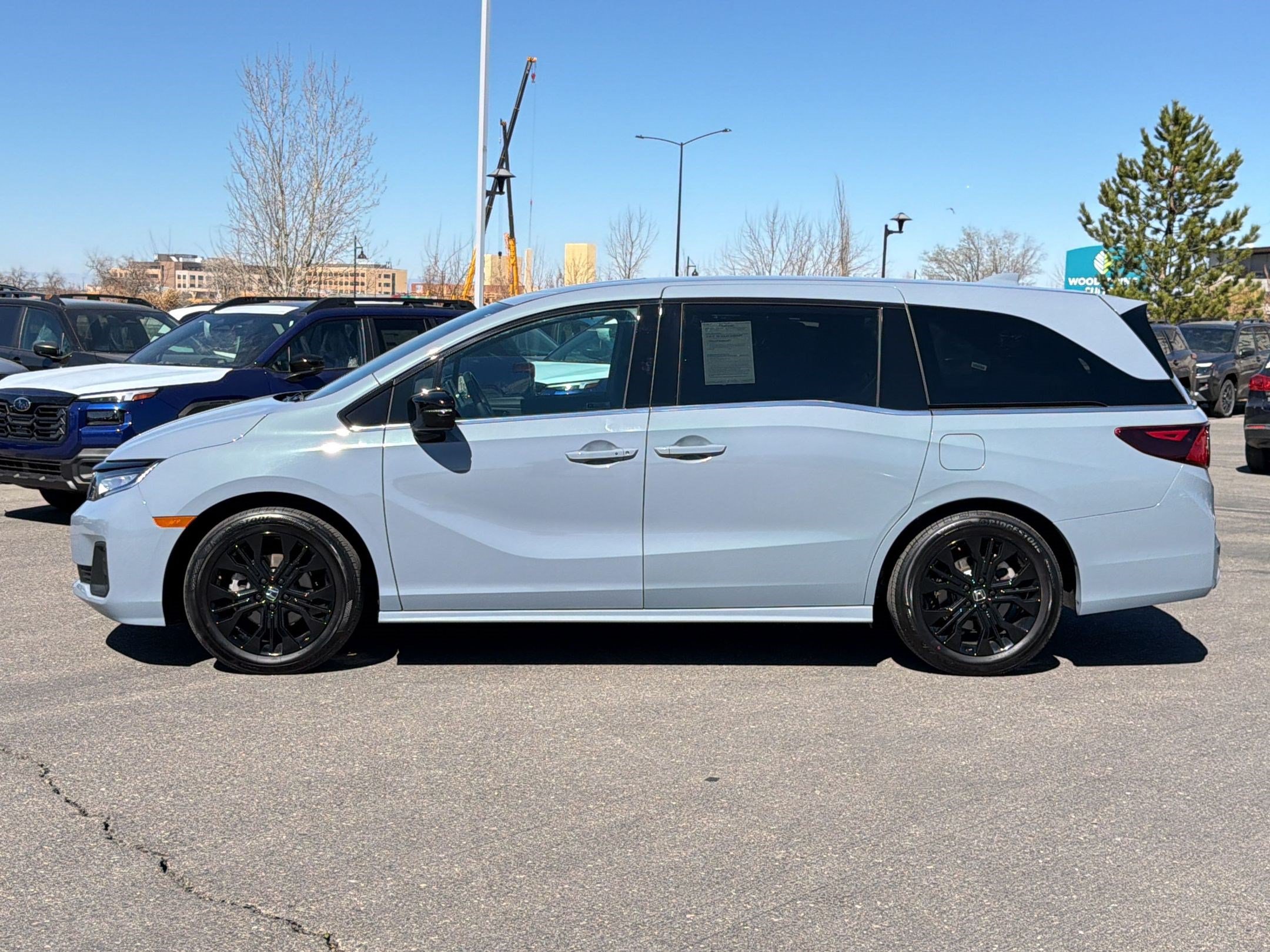 Odyssey Sport-L Minivan