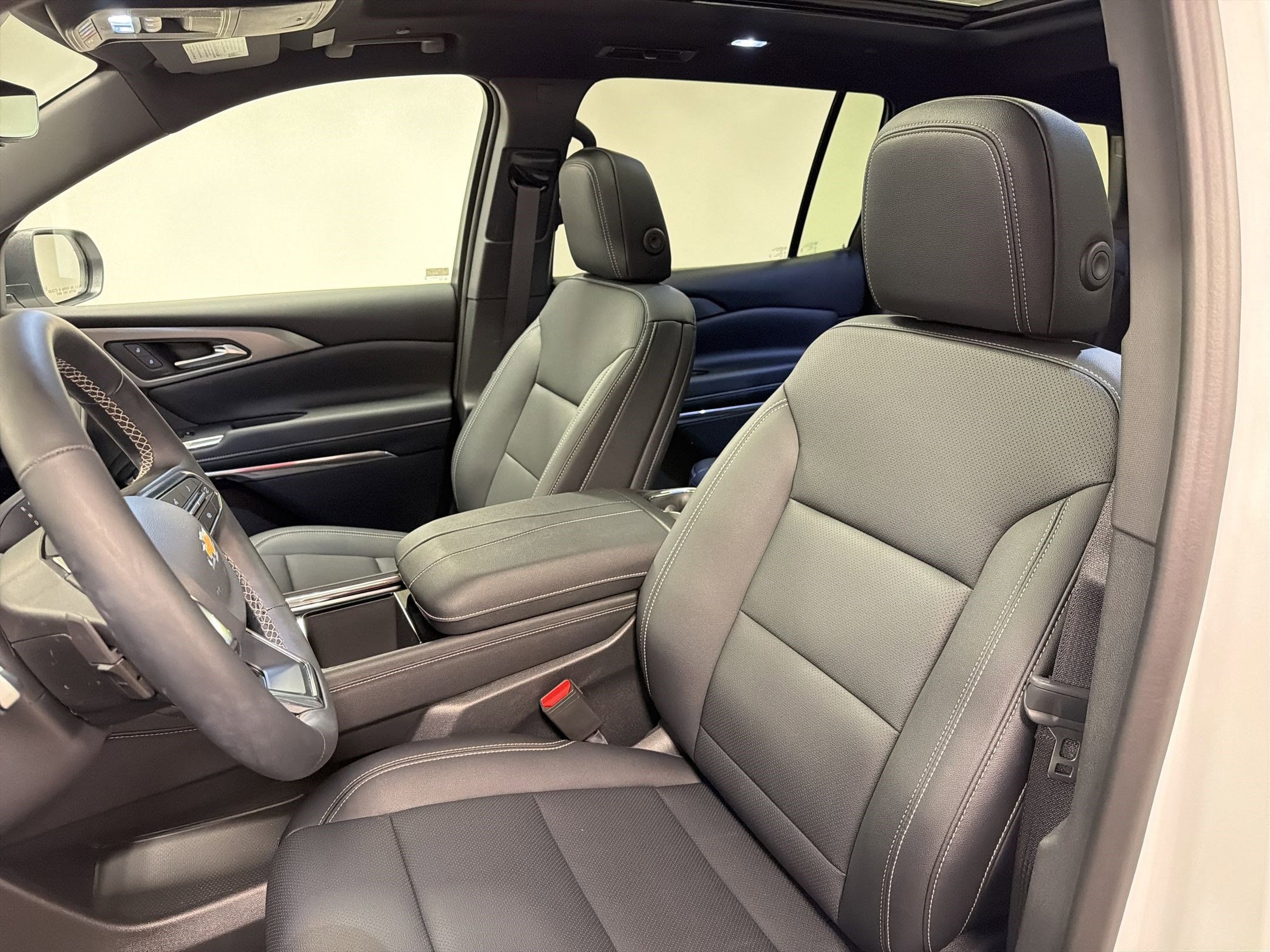 2026 Chevrolet Traverse LT photo 4