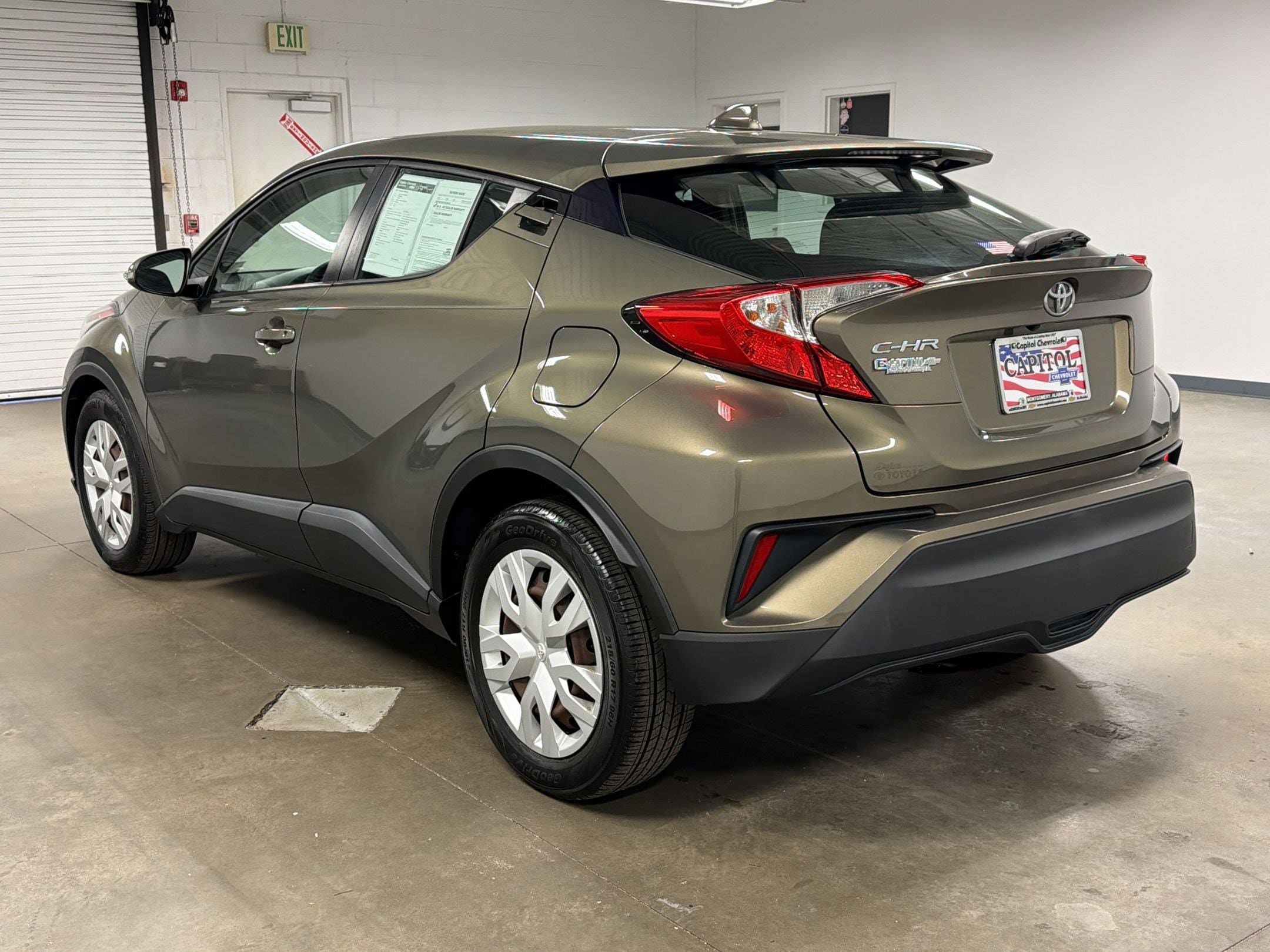 2021 Toyota C-HR LE photo 2