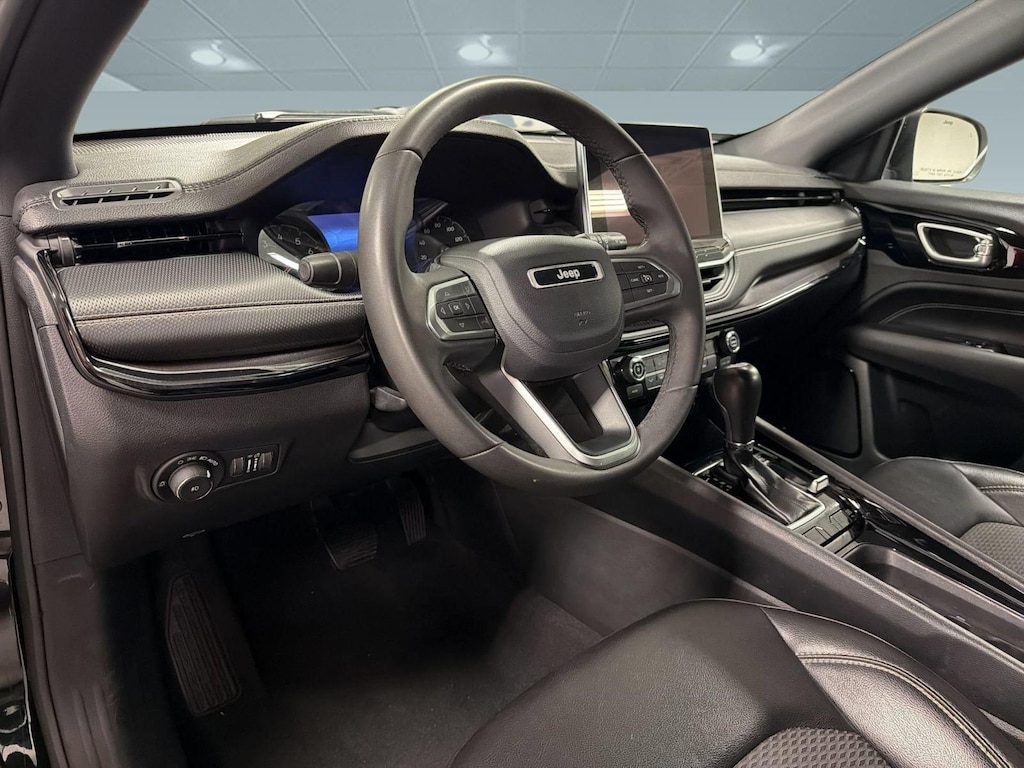 Used 2023 Jeep Compass Altitude