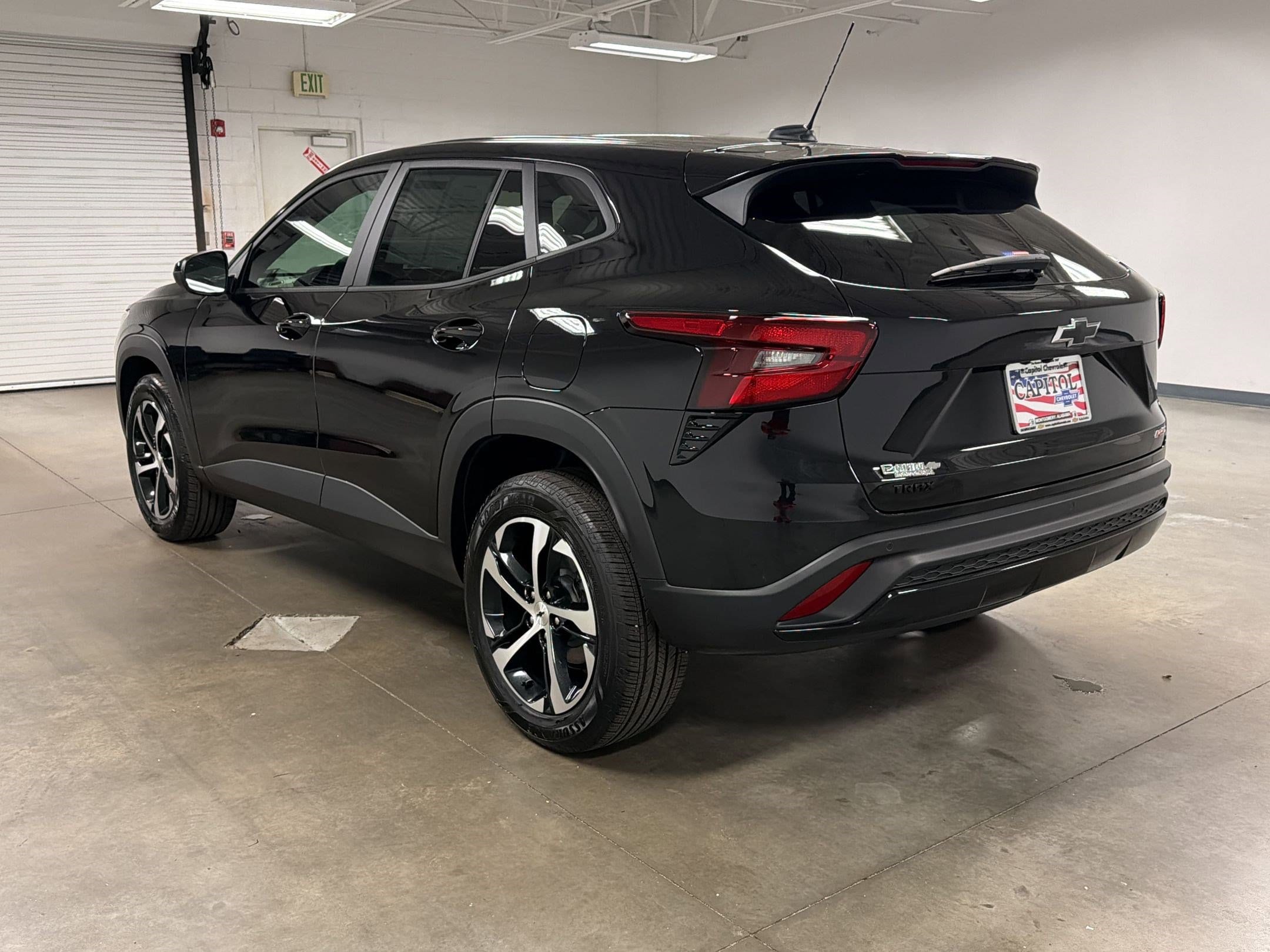 2025 Chevrolet Trax 1RS photo 2