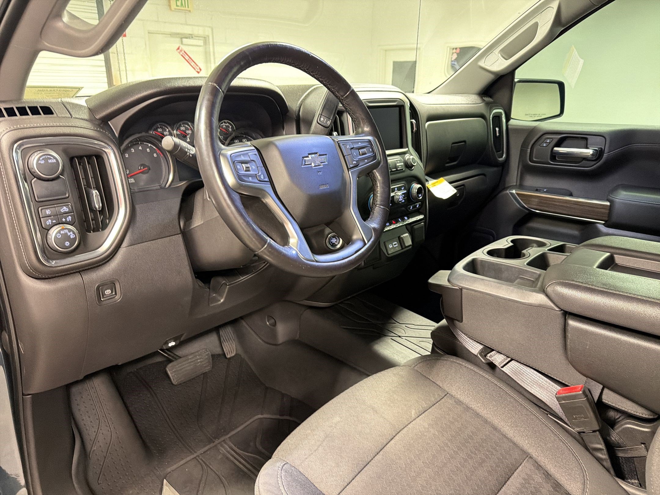 2021 Chevrolet Silverado 1500 RST photo 2