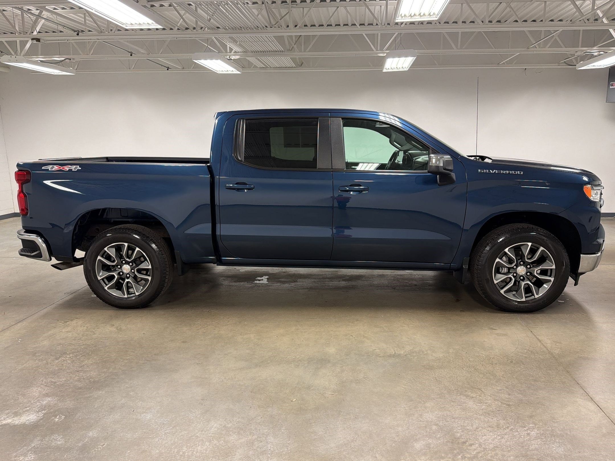 2023 Chevrolet Silverado 1500 LT (2FL) photo 6