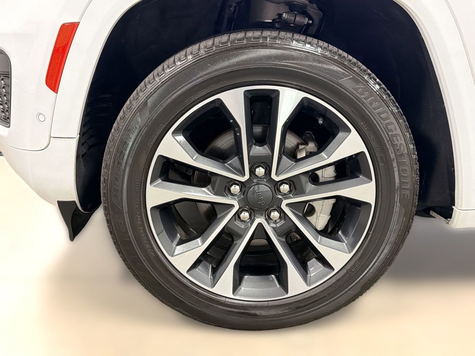 2023 Jeep Grand Cherokee Overland - Photo 11