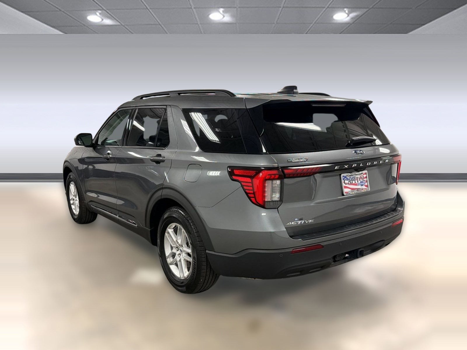 2025 Ford Explorer Active photo 2