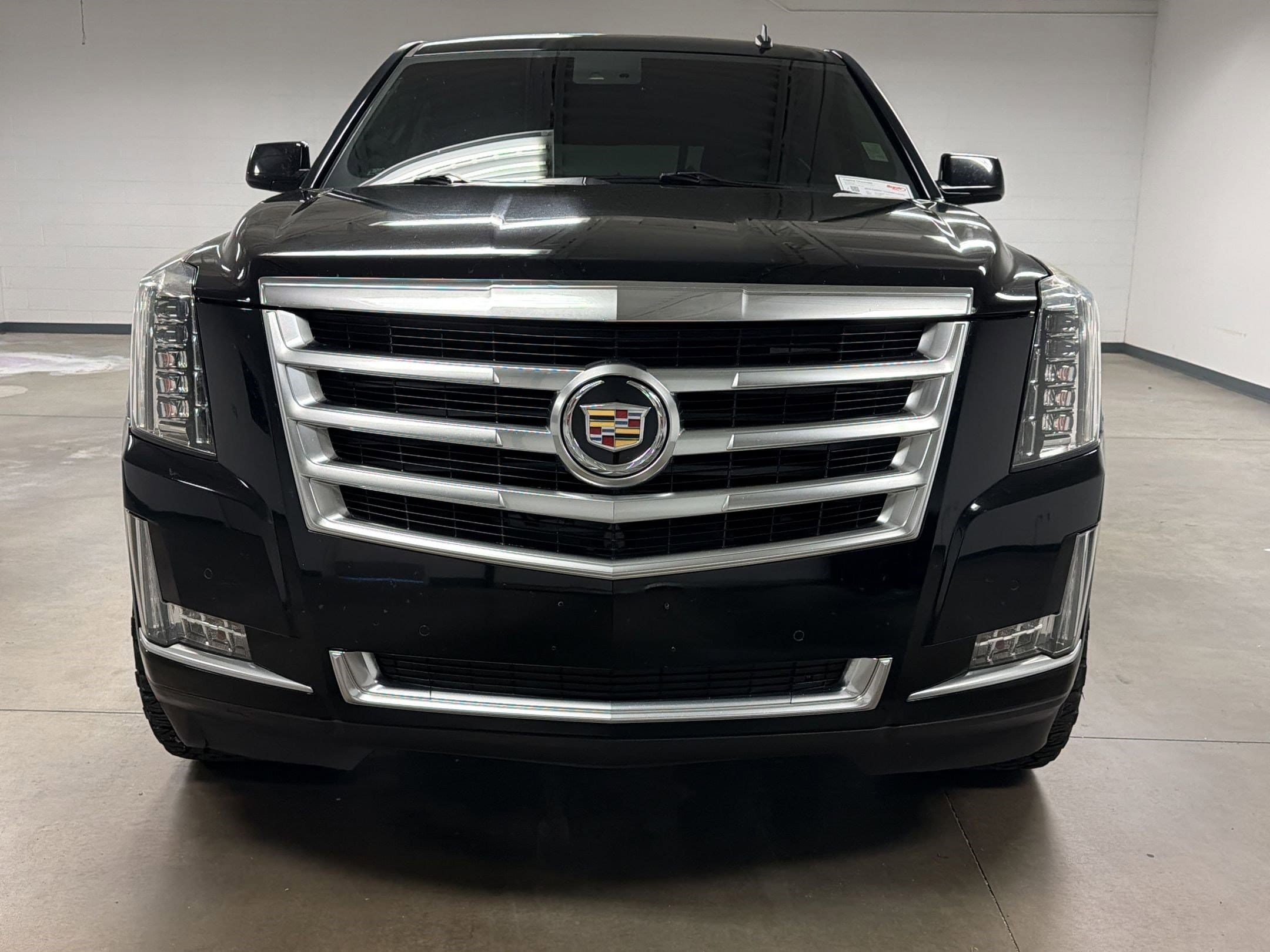 2015 CADILLAC Escalade Luxury photo 4