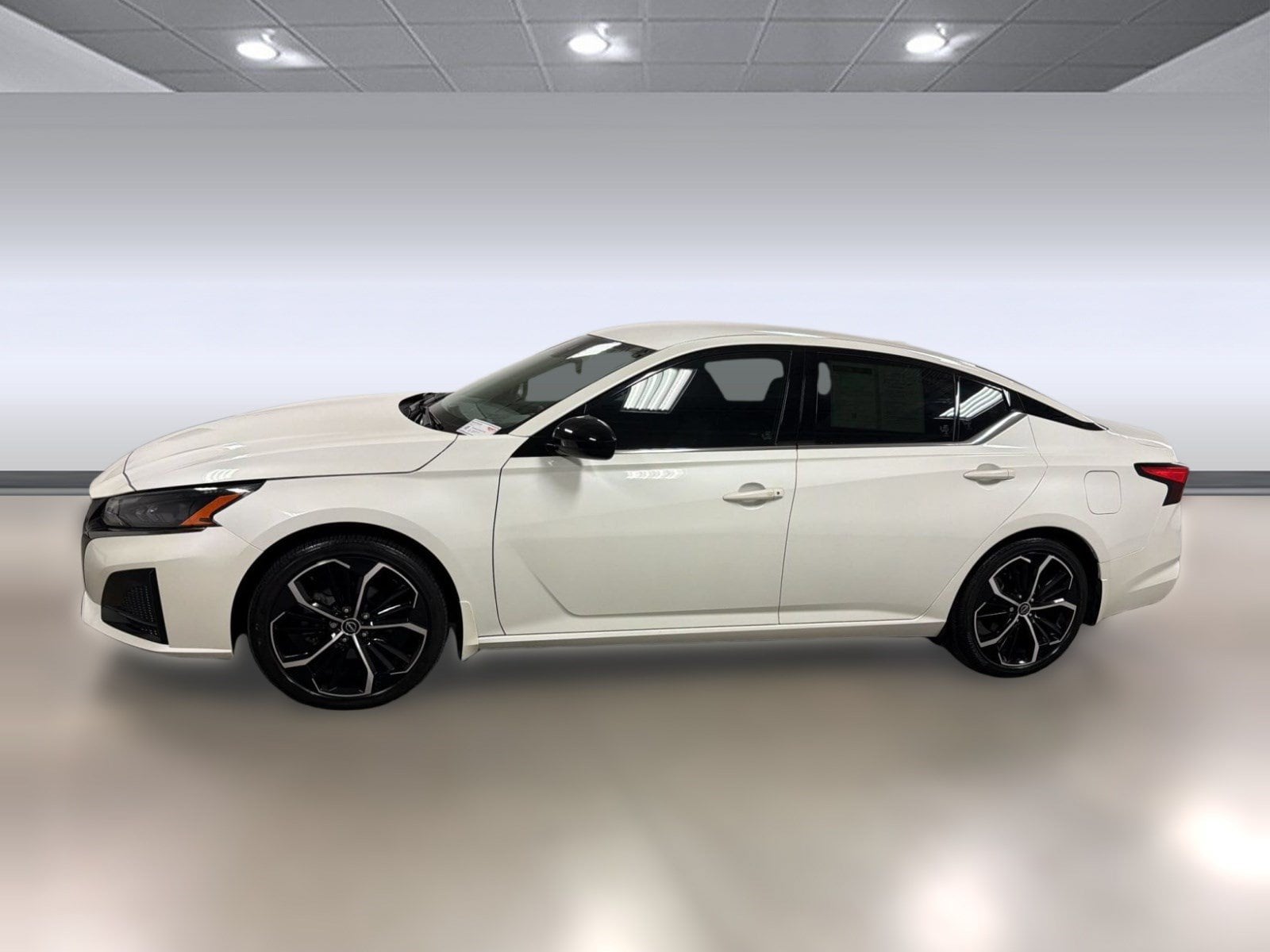 Altima SR FWD Sedan