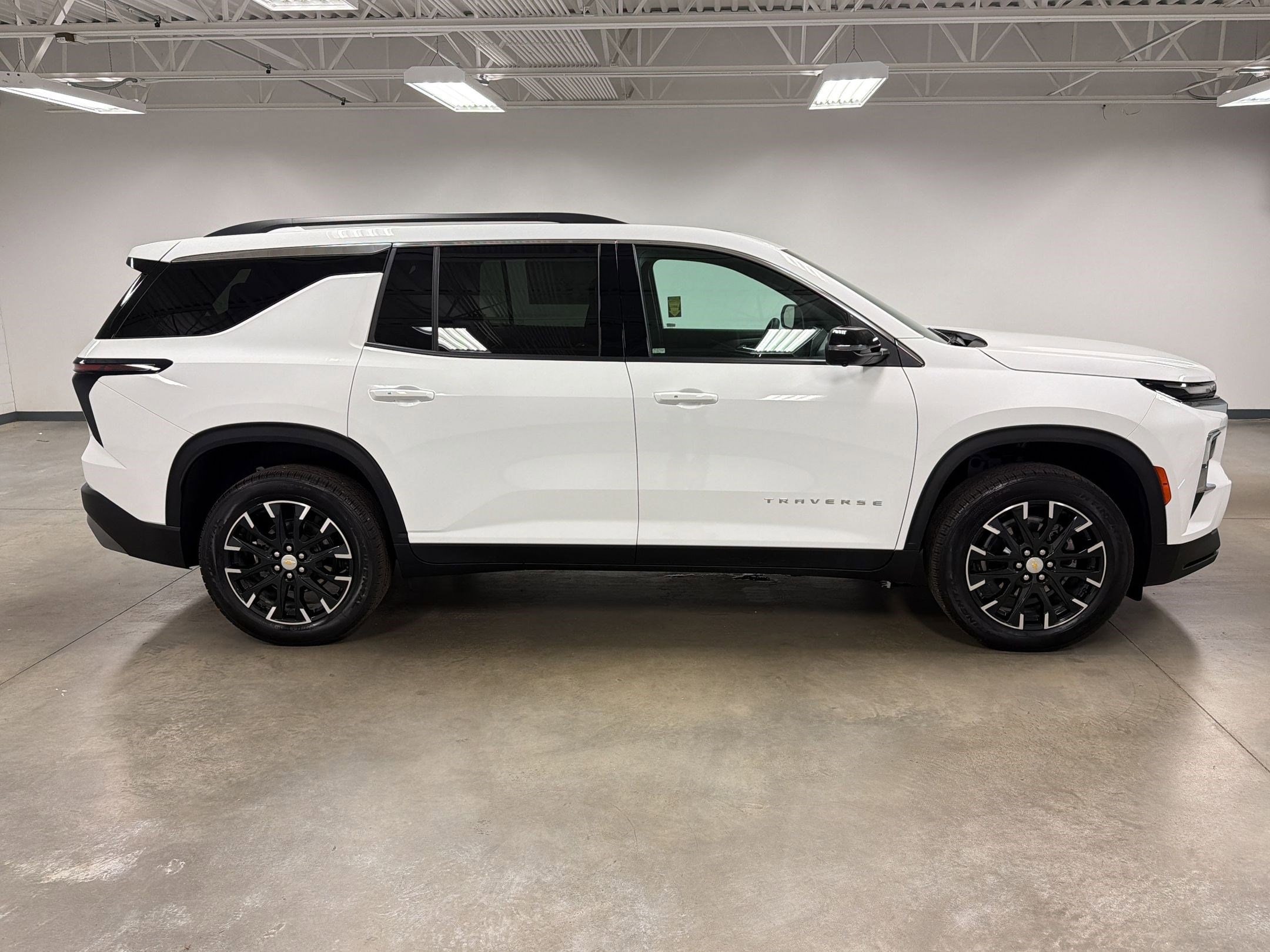 2026 Chevrolet Traverse LT photo 6