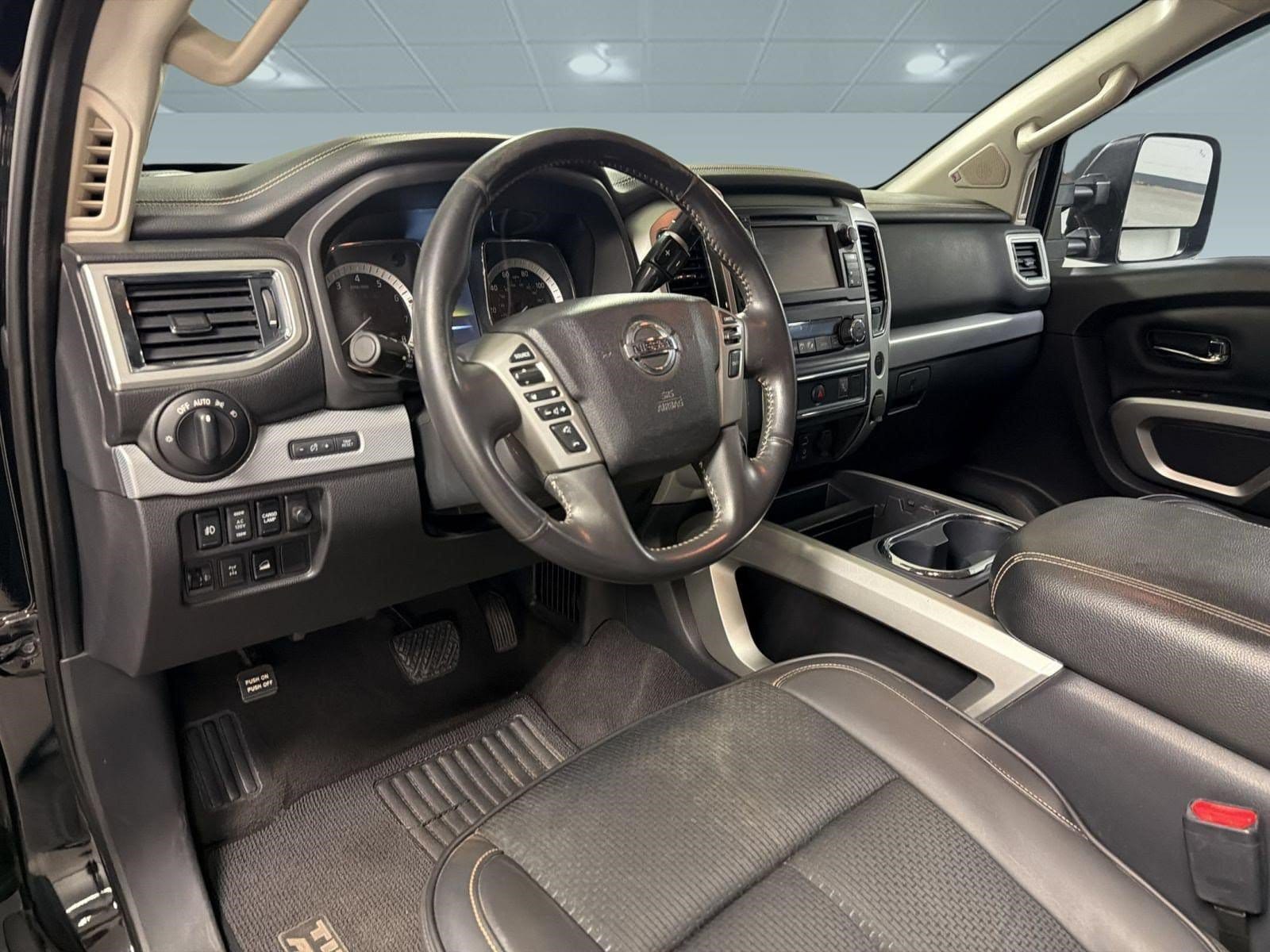 Titan PRO-4X Truck