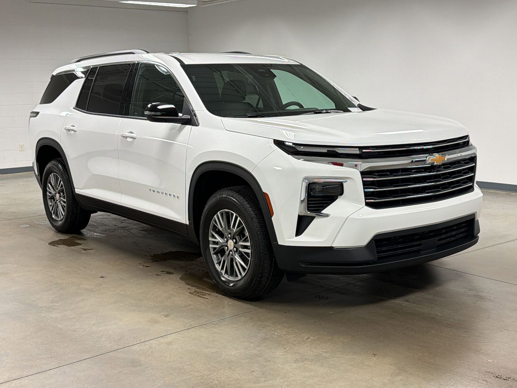 2026 Chevrolet Traverse LT photo 4