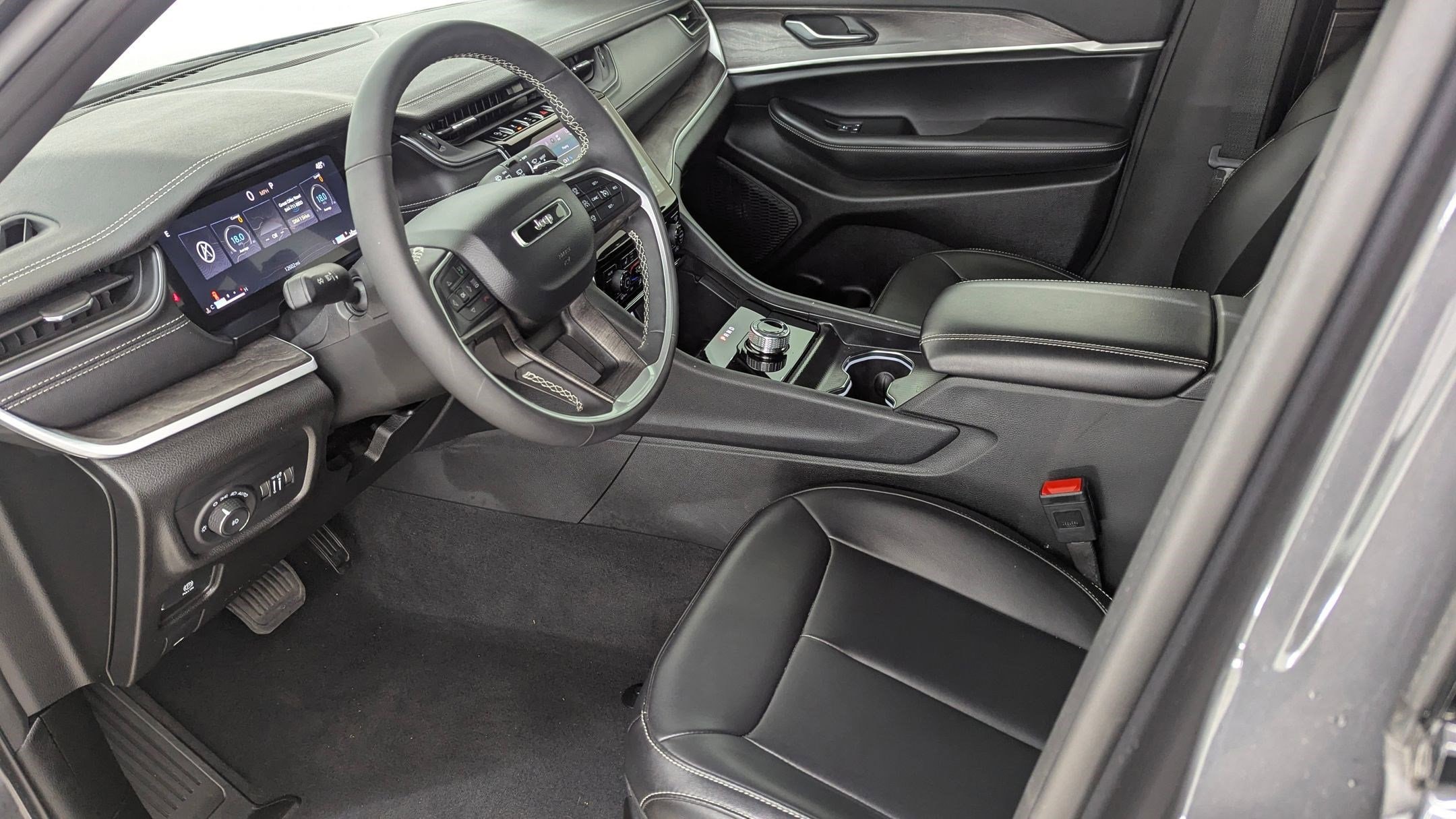 2025 Jeep Grand Cherokee Limited 4x2 photo 4