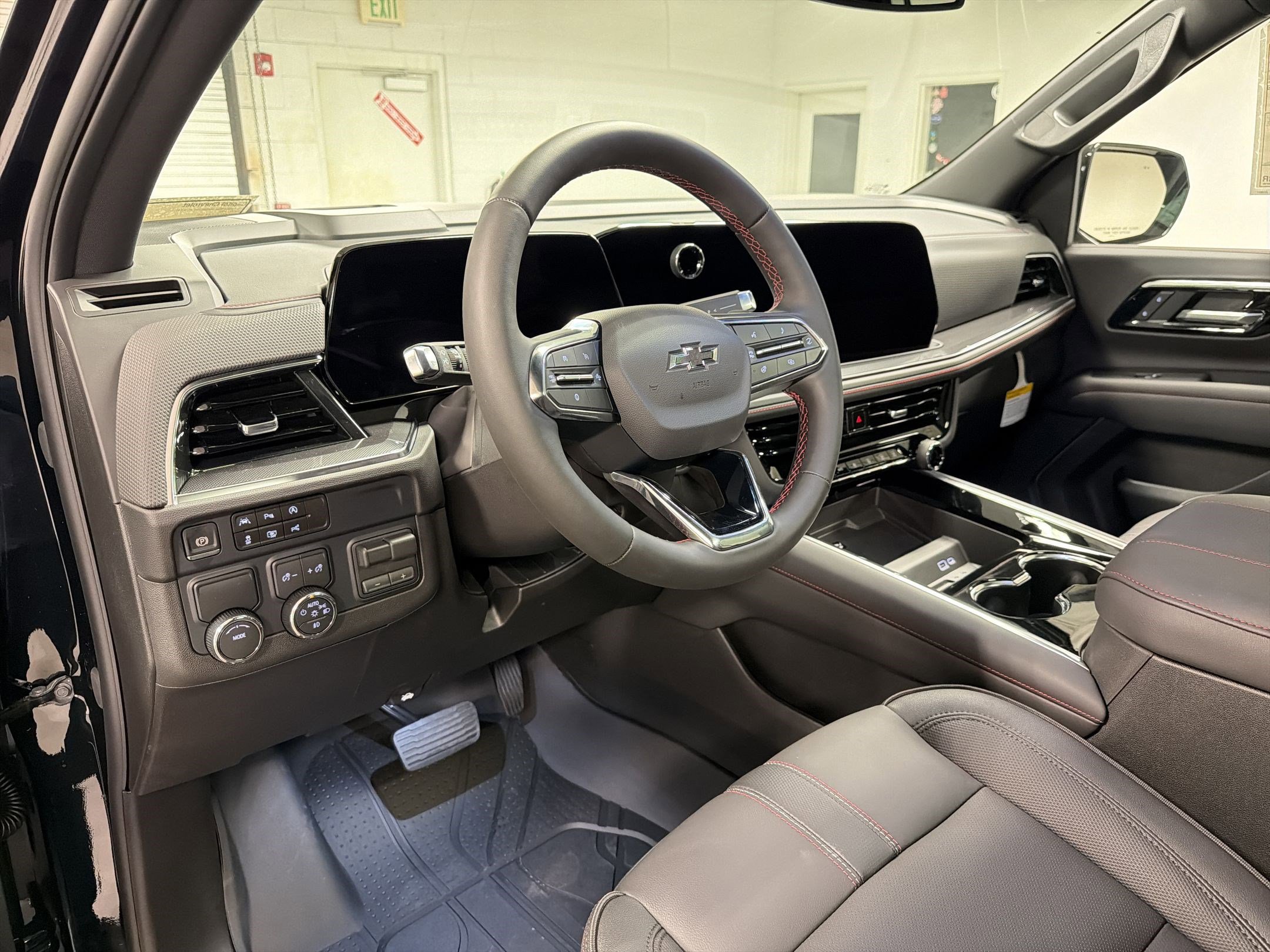 2026 Chevrolet Suburban RST photo 2