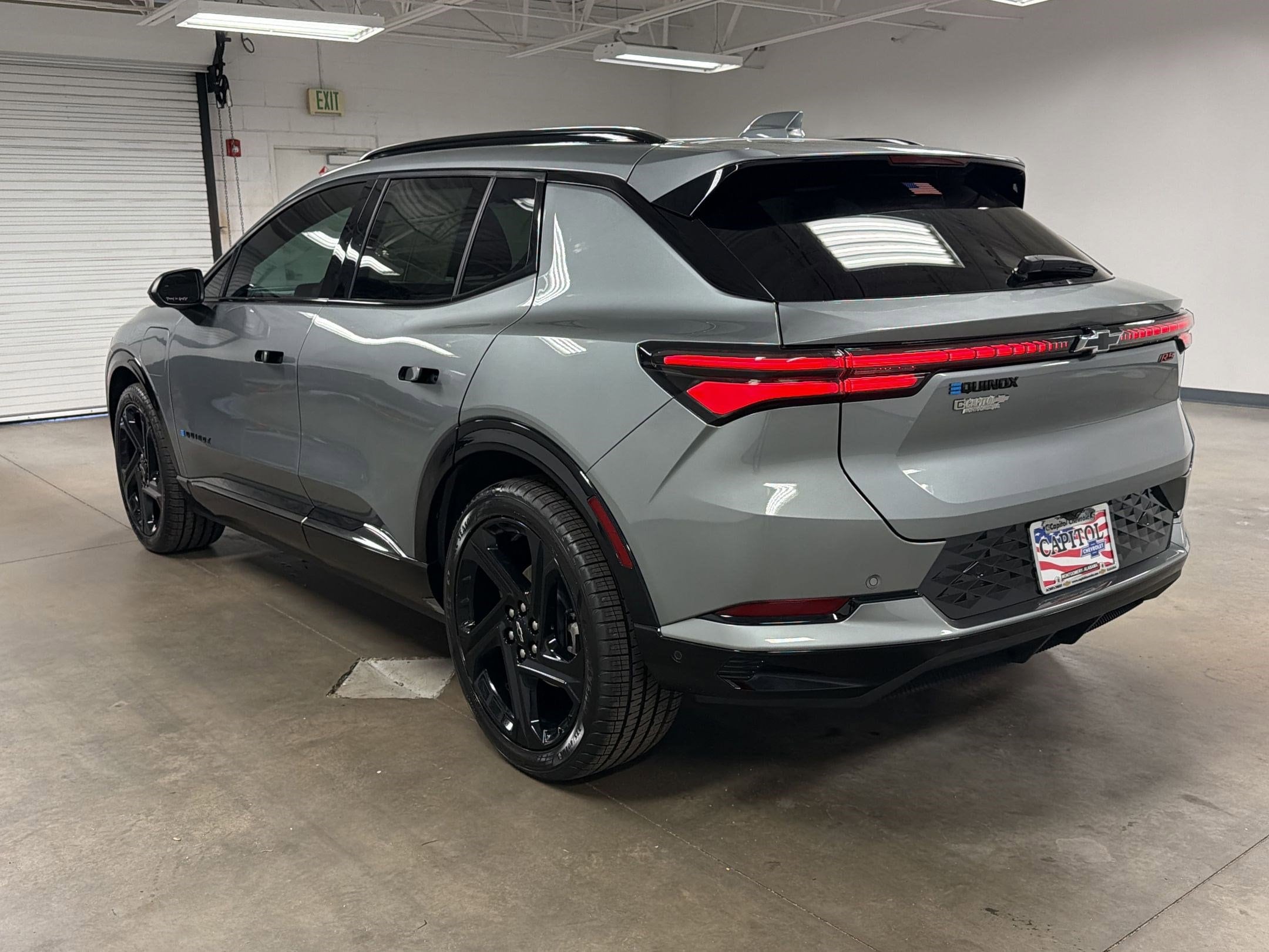 2024 Chevrolet Equinox EV RS photo 2