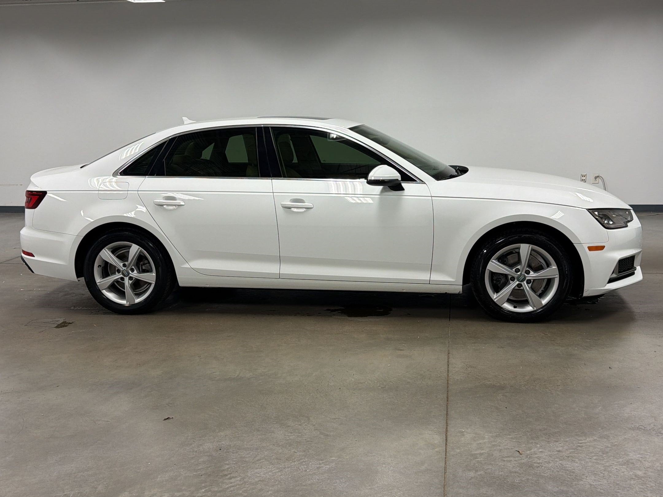 A4 40 Premium Sedan