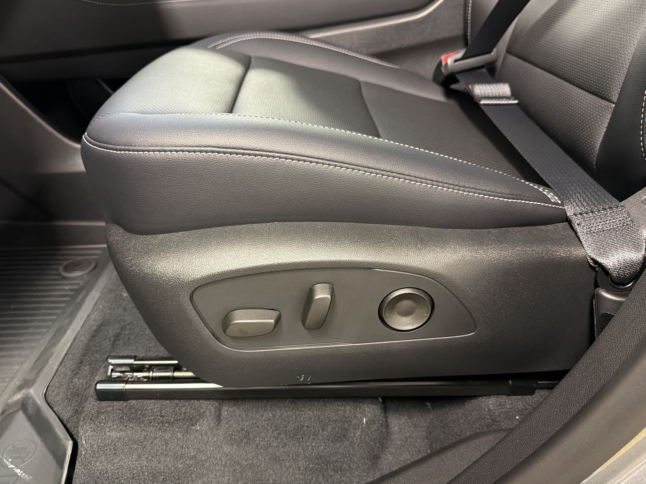 2026 Chevrolet Traverse LT - Photo 12
