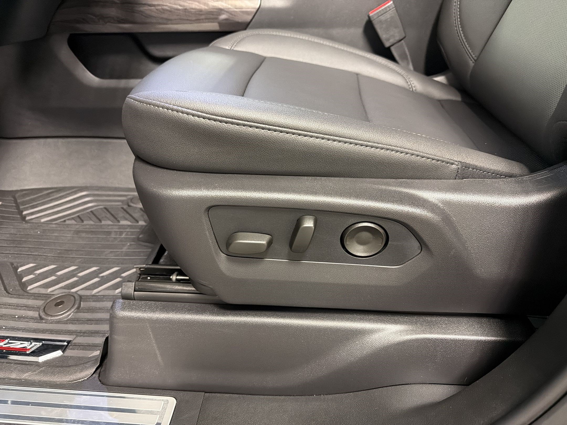2026 Chevrolet Silverado 1500 LTZ - Photo 13