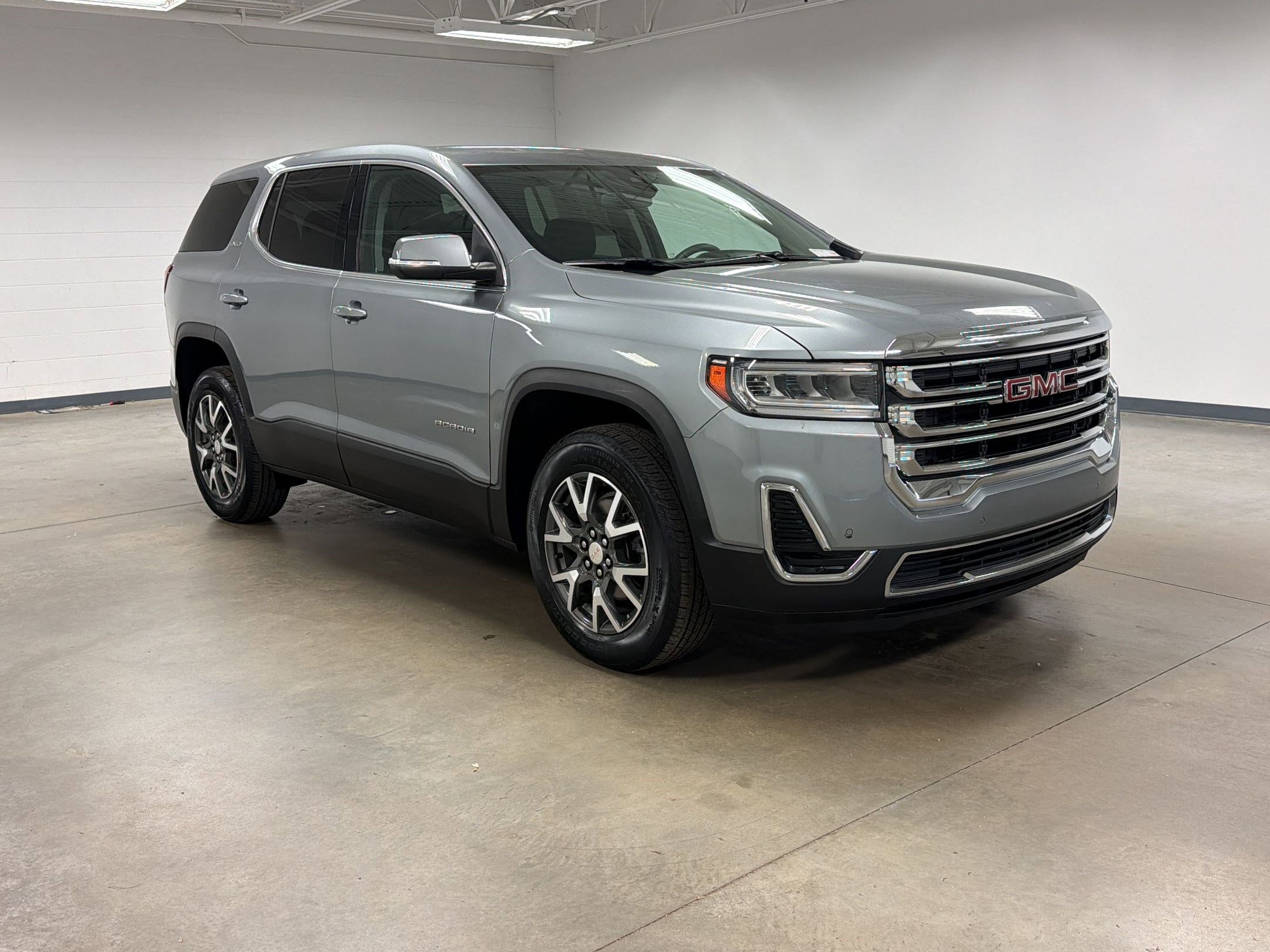 2023 GMC Acadia SLE photo 5