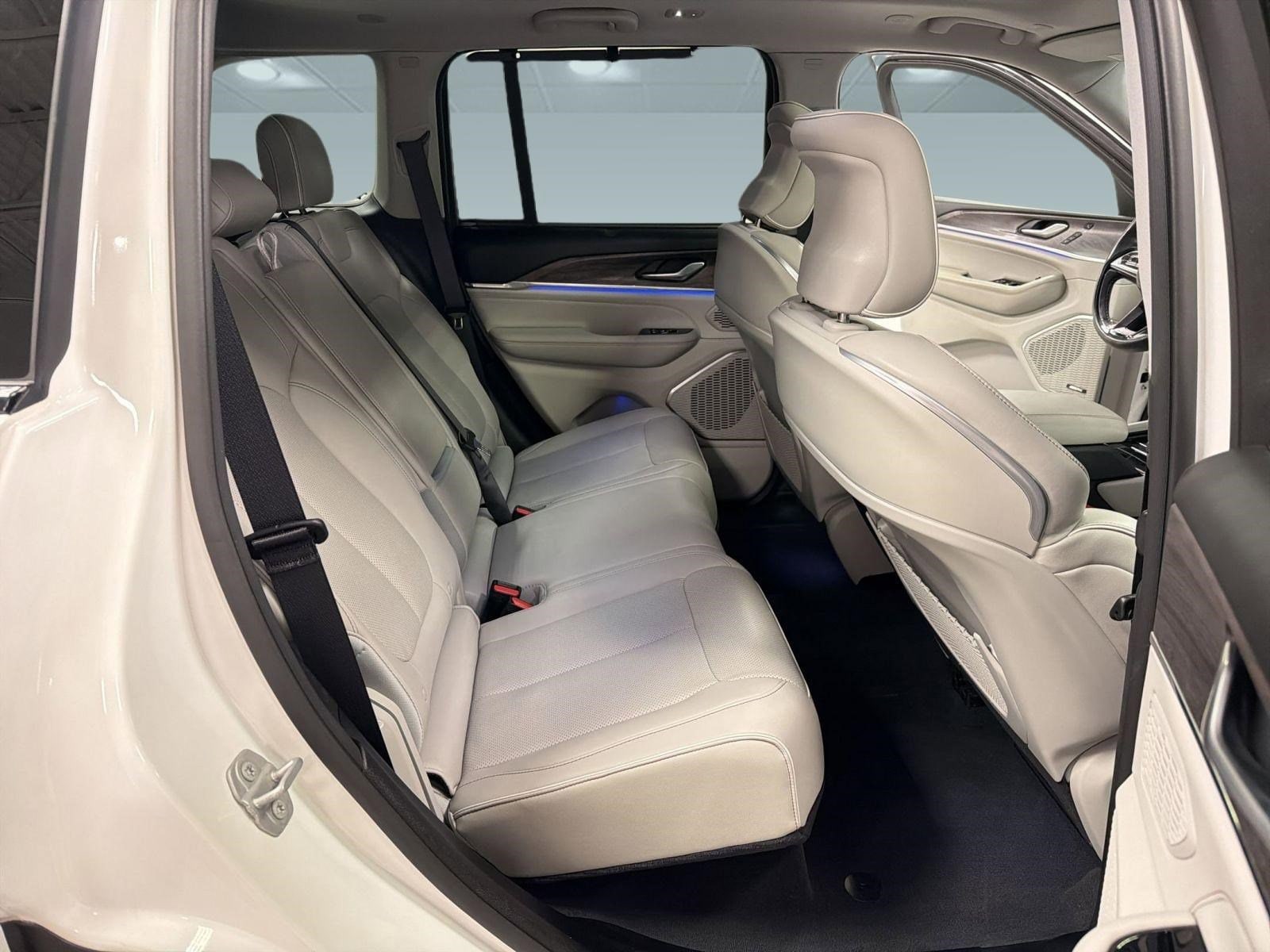 2023 Jeep Grand Cherokee Overland - Photo 30